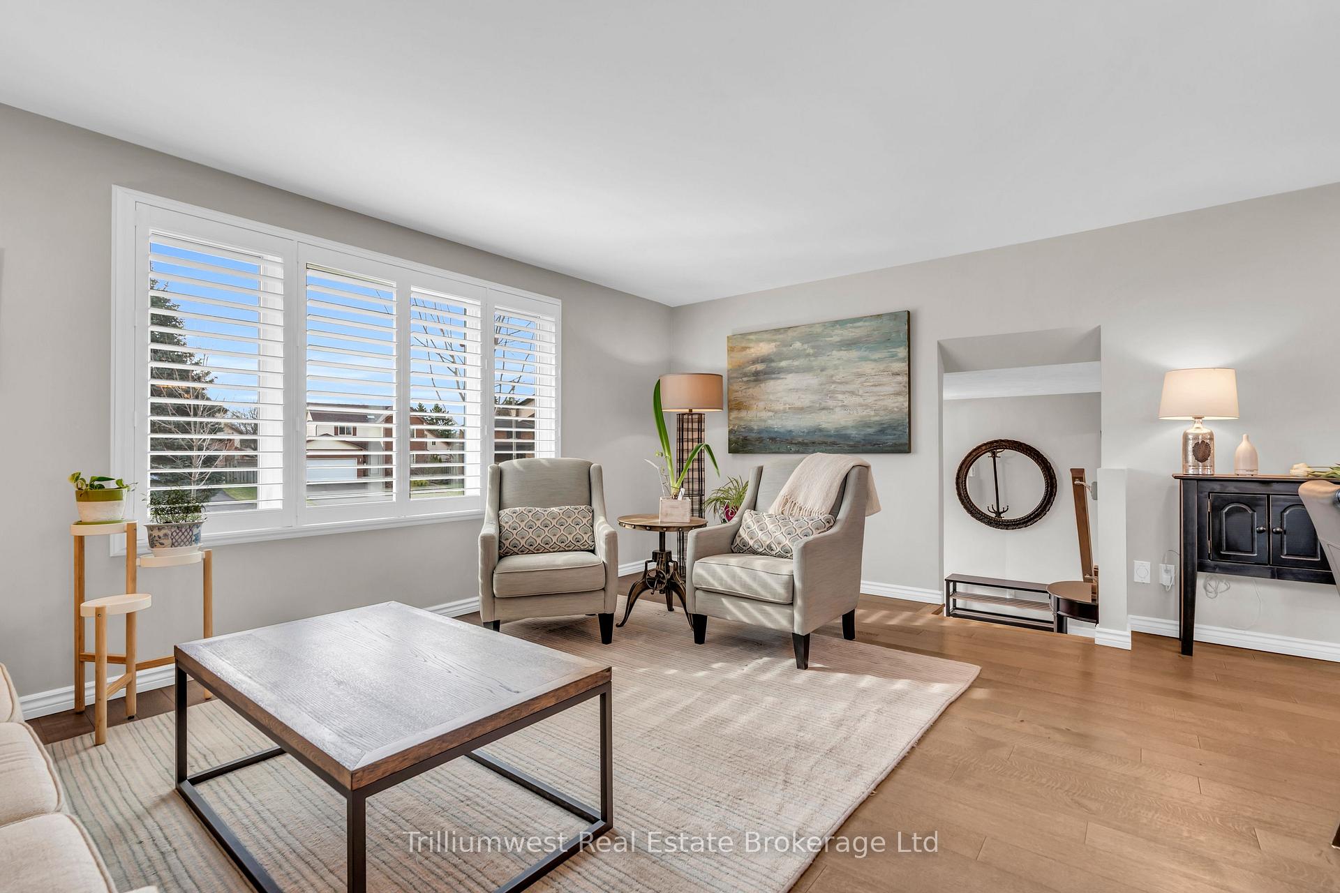 Photo 2 of 5 Schuurman Court, Guelph, Kortright West — HOMEH