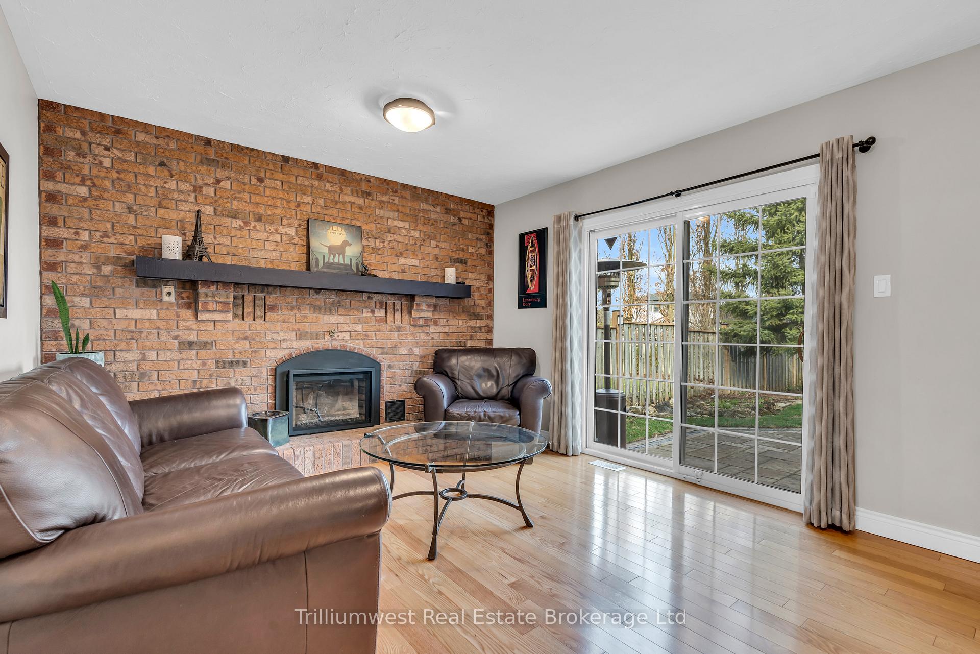 Photo 3 of 5 Schuurman Court, Guelph, Kortright West — HOMEH