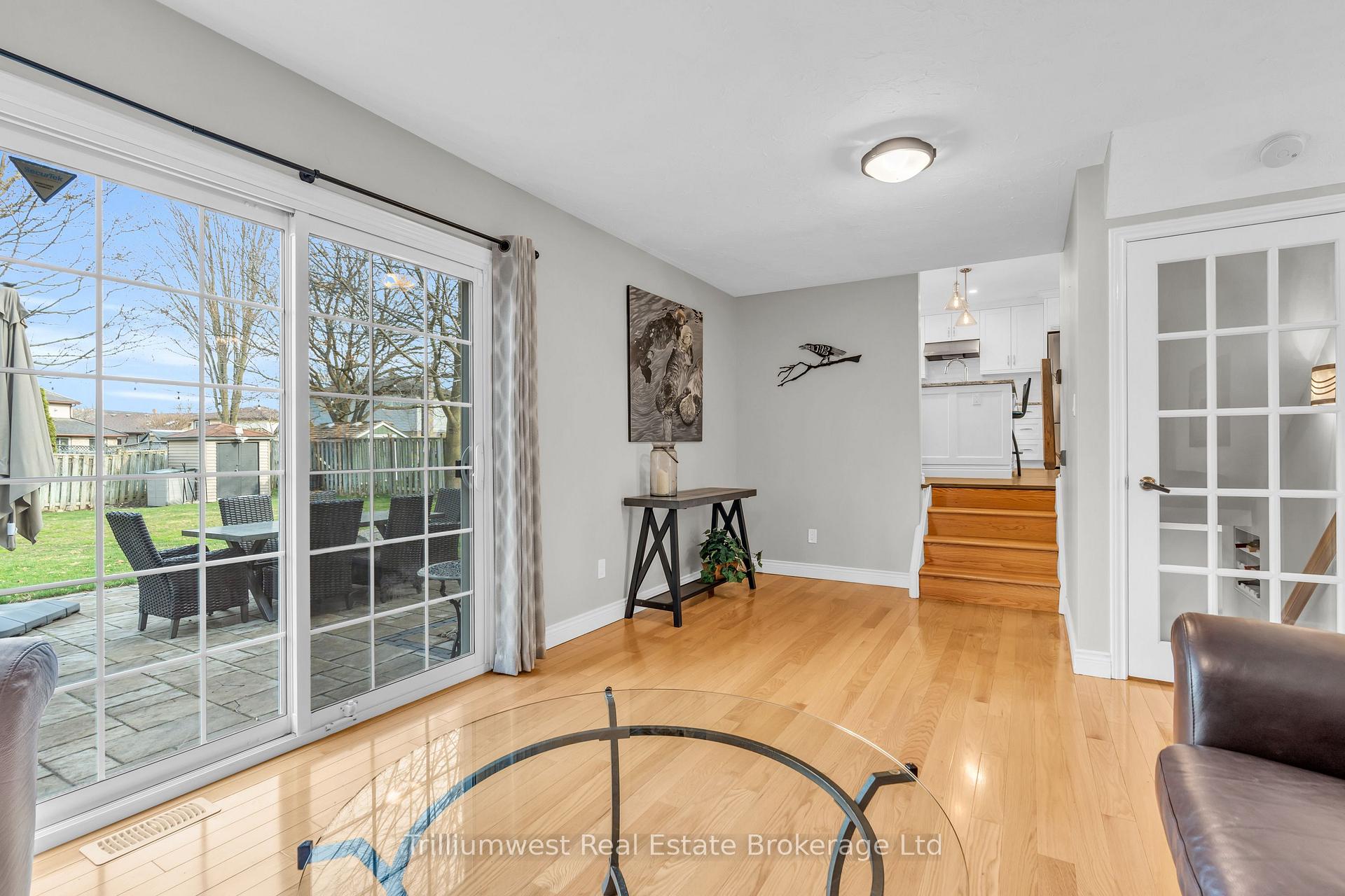 Photo 10 of 5 Schuurman Court, Guelph, Kortright West — HOMEH