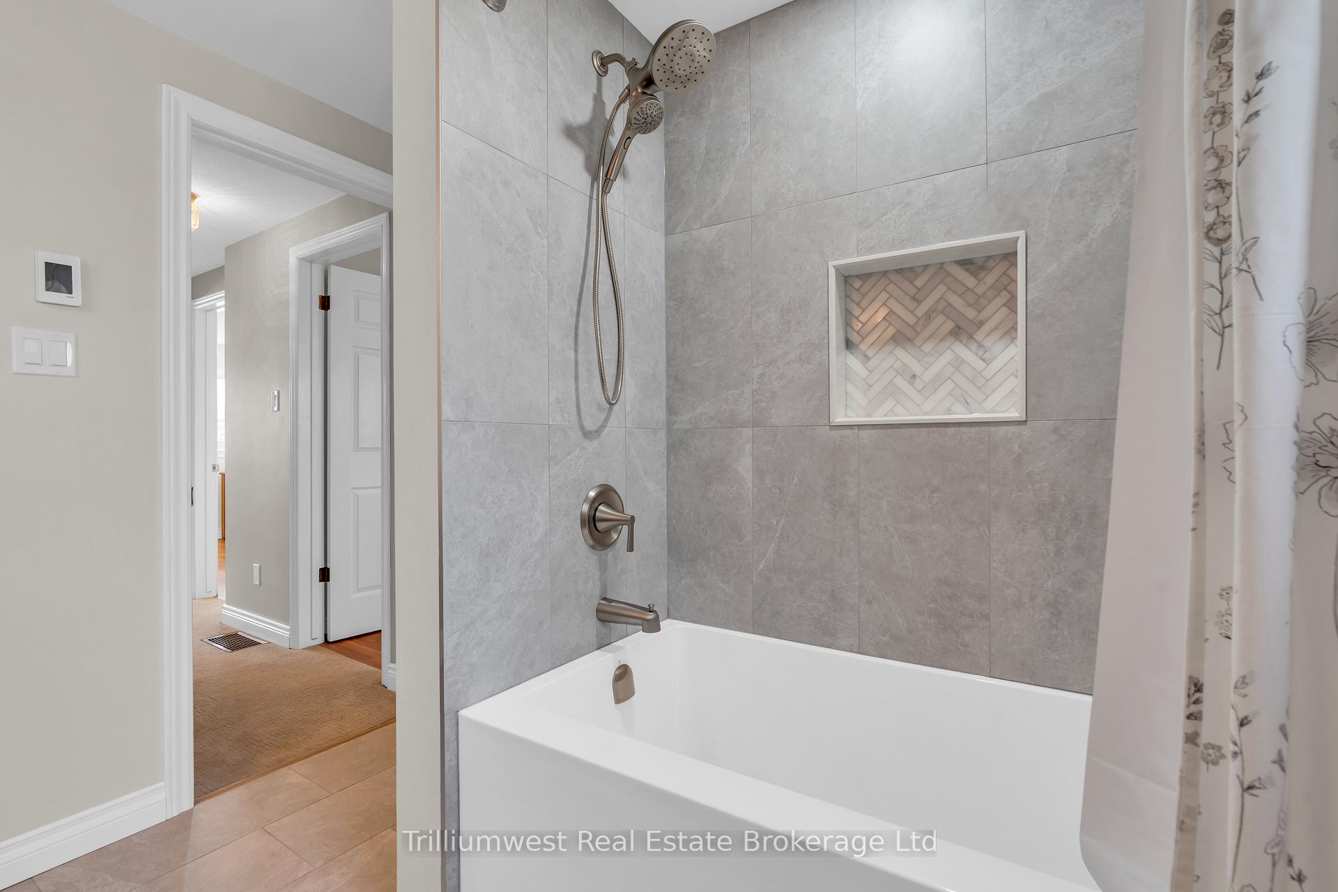 Photo 11 of 5 Schuurman Court, Guelph, Kortright West — HOMEH