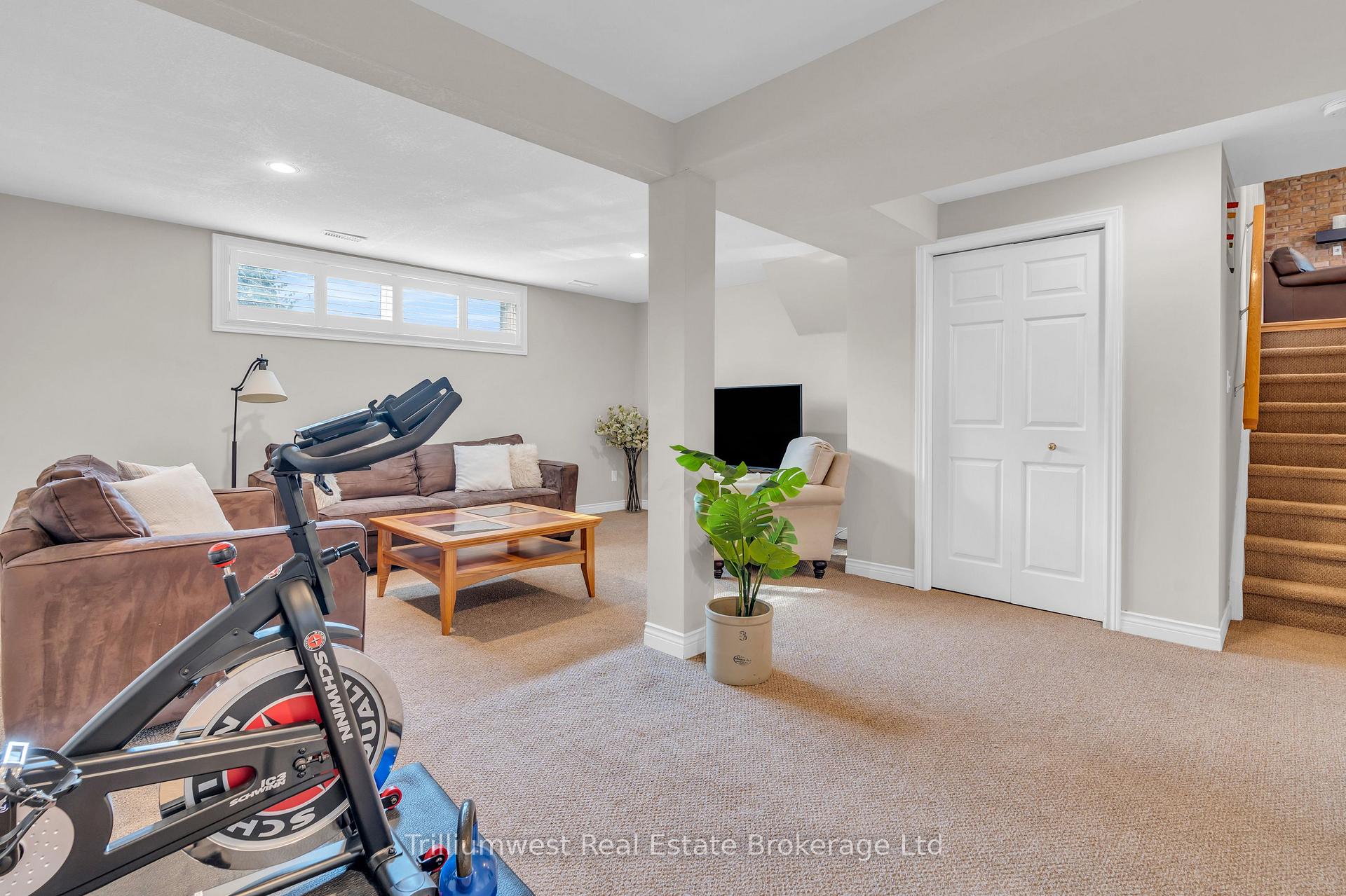 Photo 34 of 5 Schuurman Court, Guelph, Kortright West — HOMEH