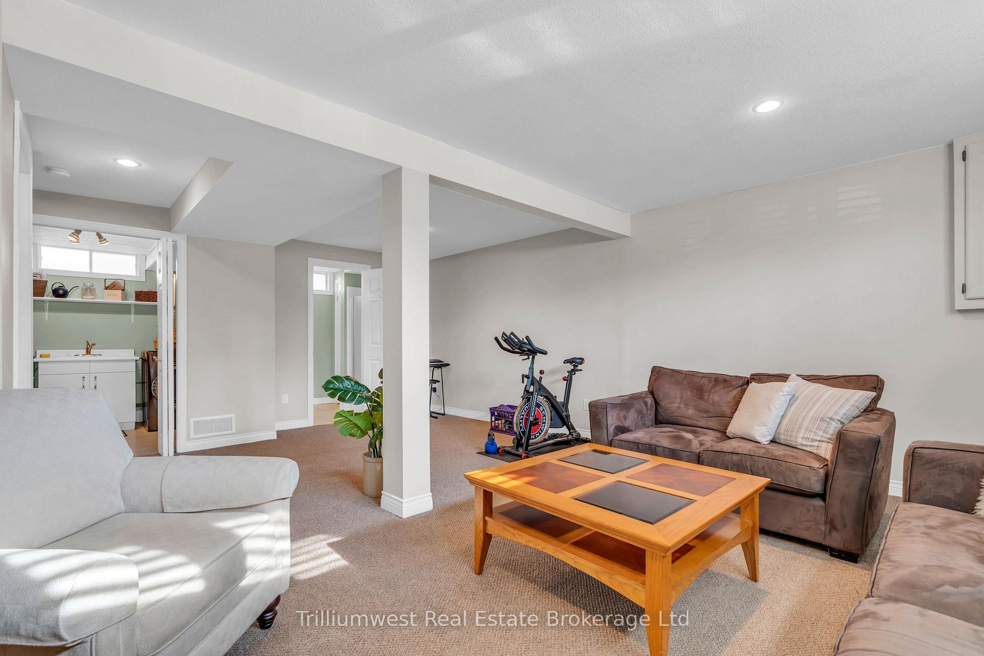 Photo 36 of 5 Schuurman Court, Guelph, Kortright West — HOMEH