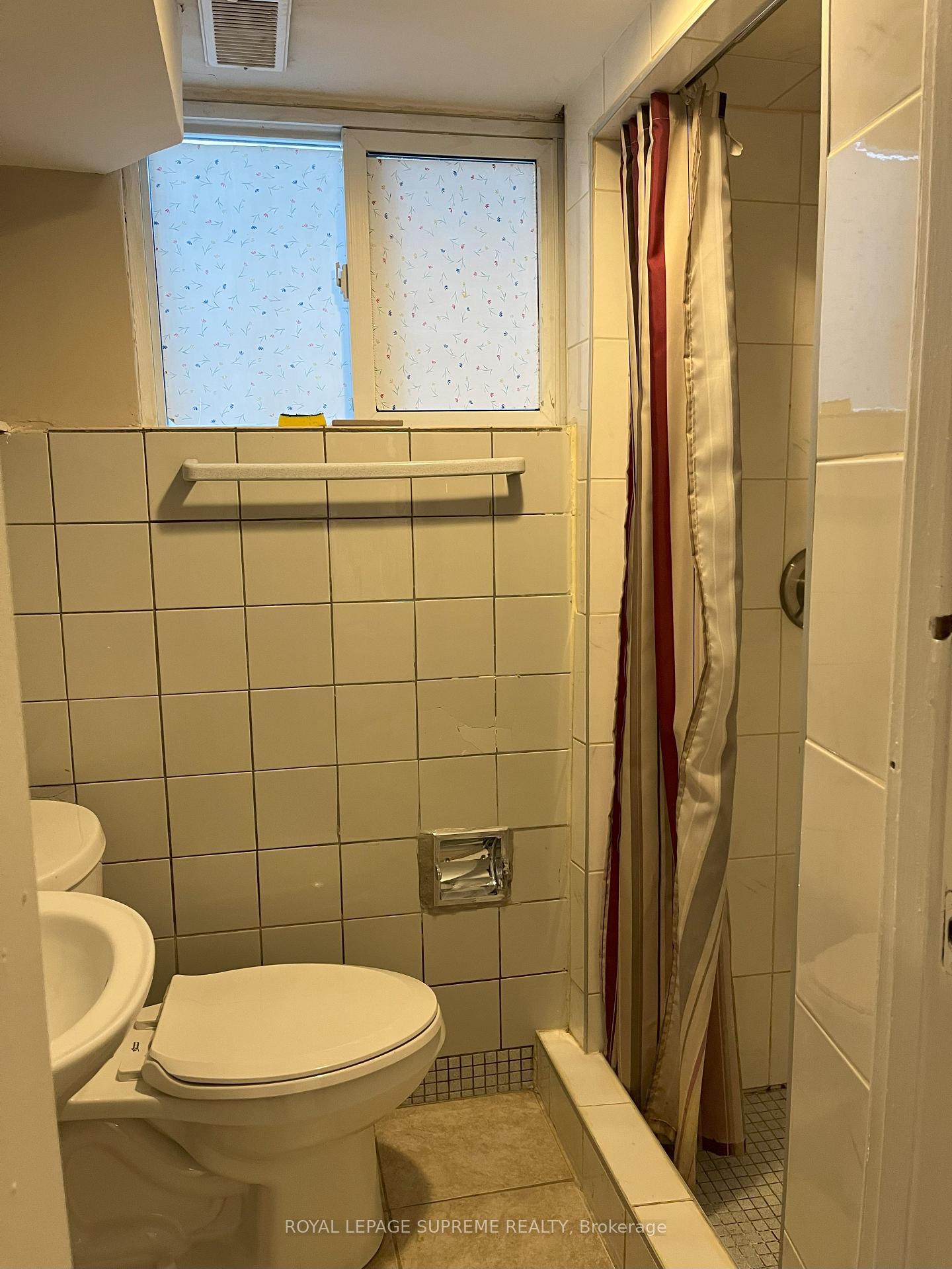 Photo 5 of Unit Bsmnt, 46 Jesmond Avenue, Toronto, Oakwood Village — HOMEH