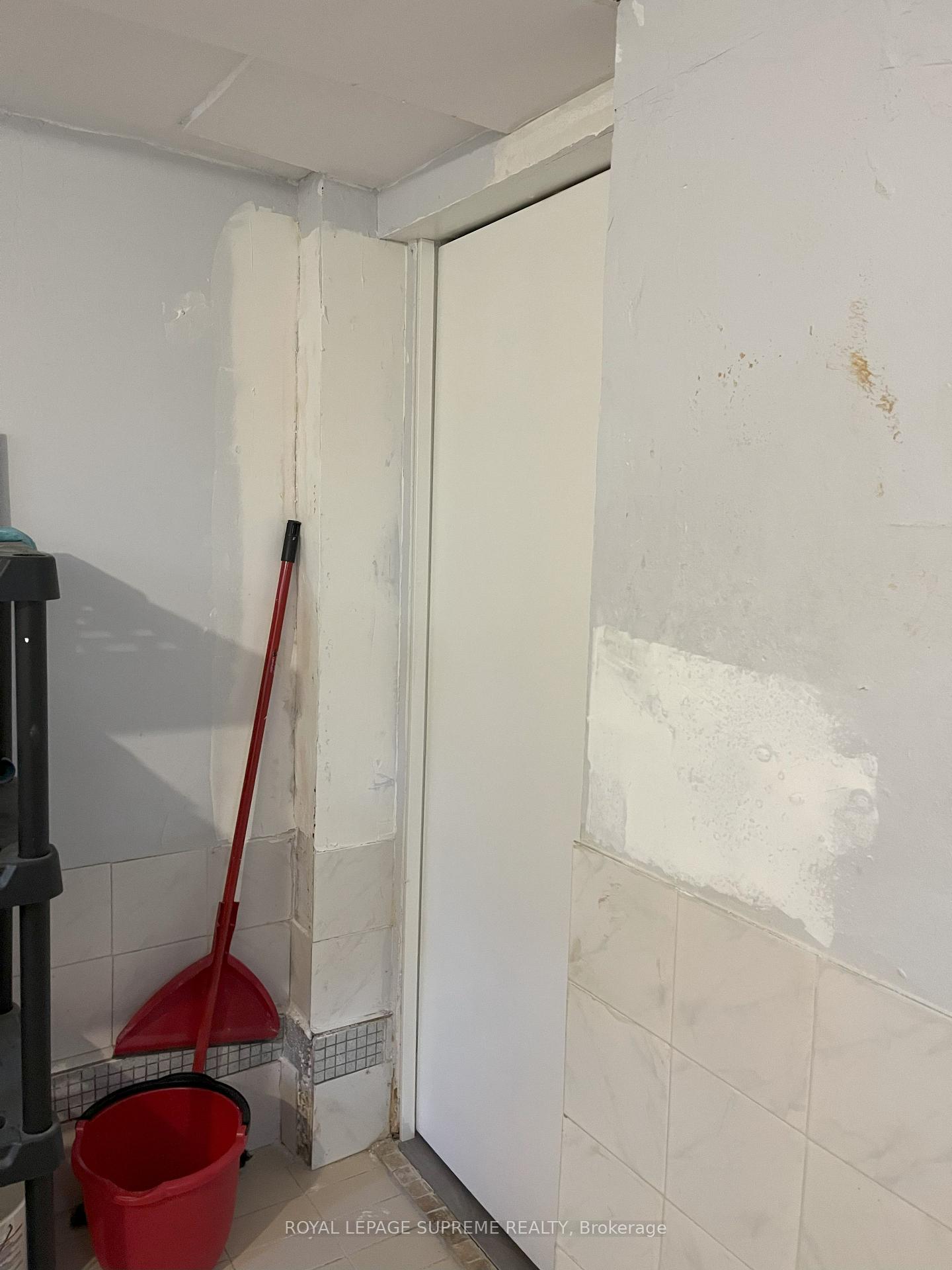 Photo 4 of Unit Bsmnt, 46 Jesmond Avenue, Toronto, Oakwood Village — HOMEH