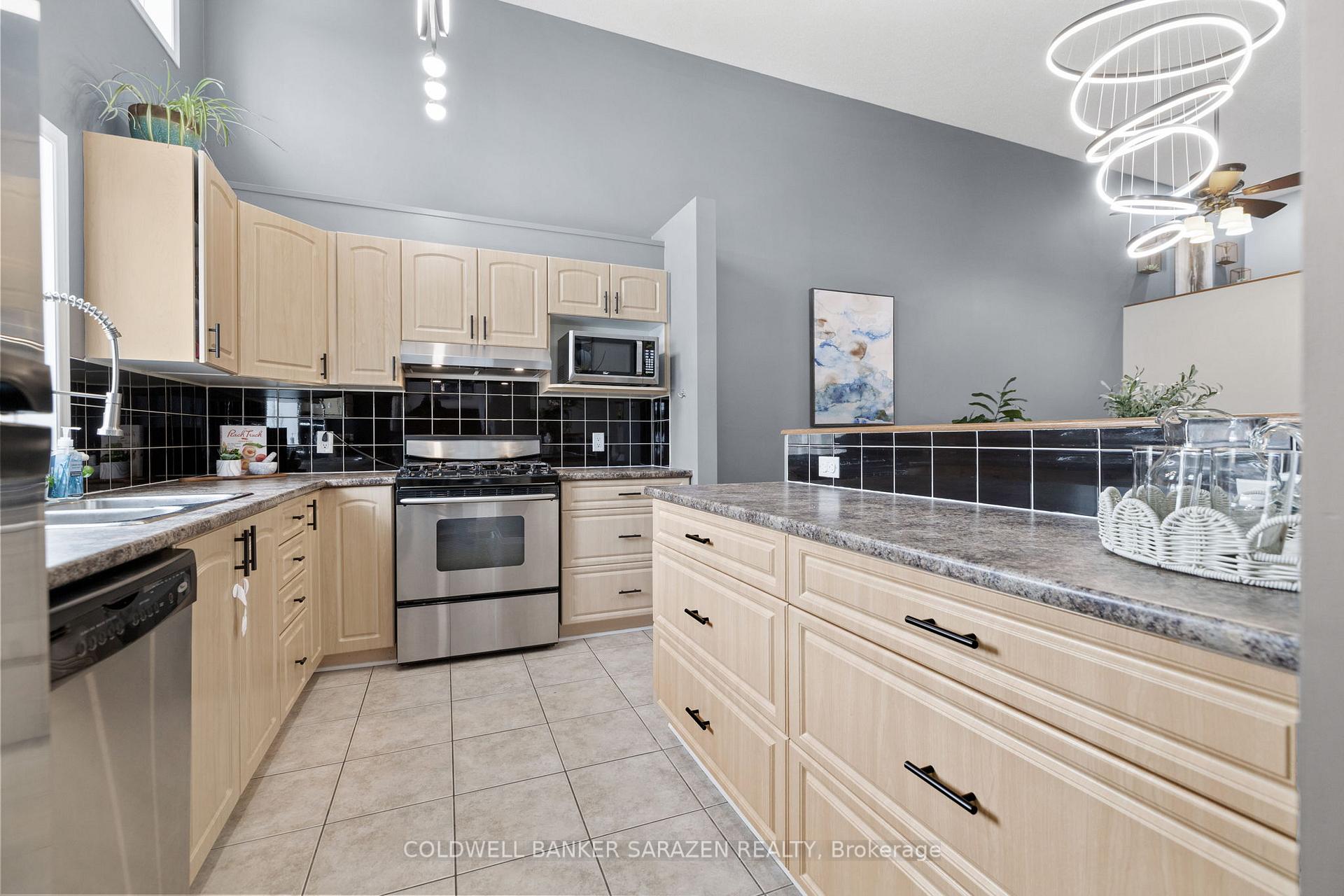 Photo 11 of 106 Gladeview Private, Ottawa, Upper Hunt Club — HOMEH