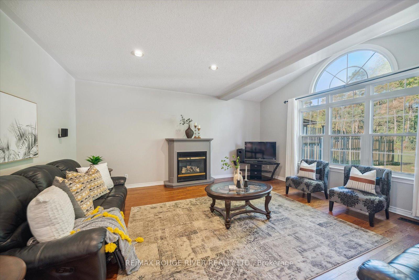 Photo 1 of 14 Selleck Lane, Oshawa, Samac — HOMEH