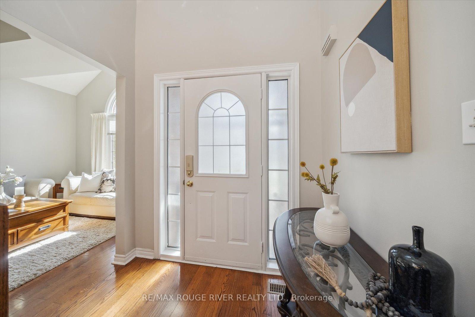 Photo 2 of 14 Selleck Lane, Oshawa, Samac — HOMEH