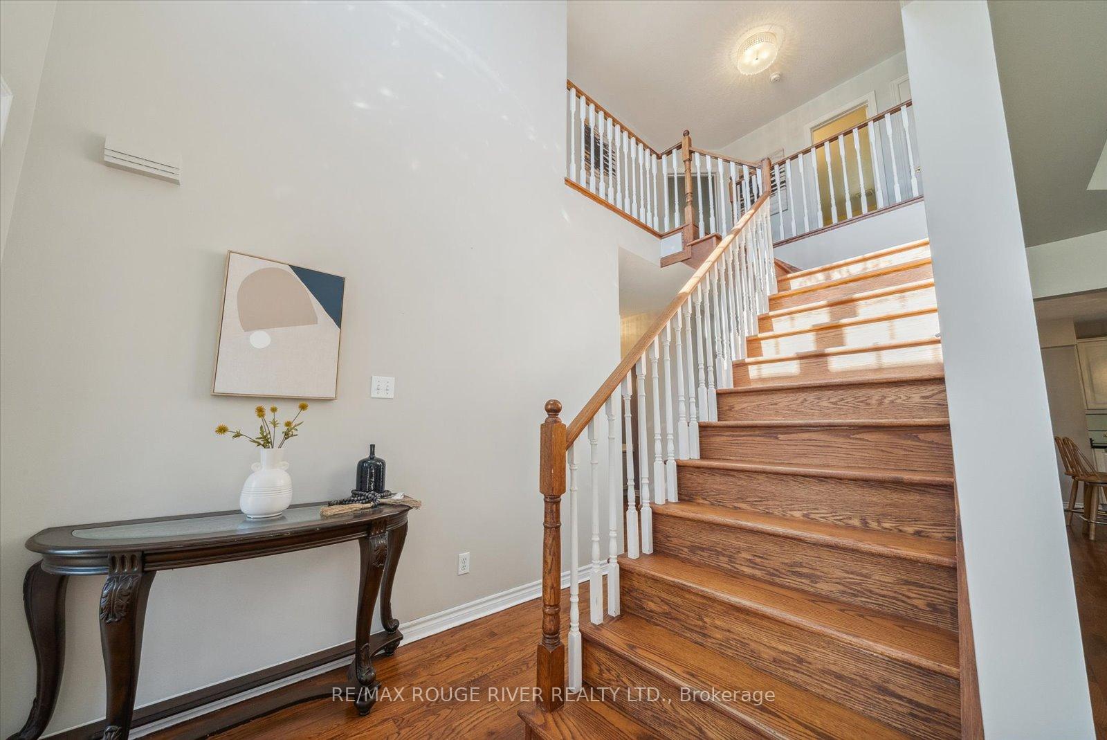 Photo 3 of 14 Selleck Lane, Oshawa, Samac — HOMEH