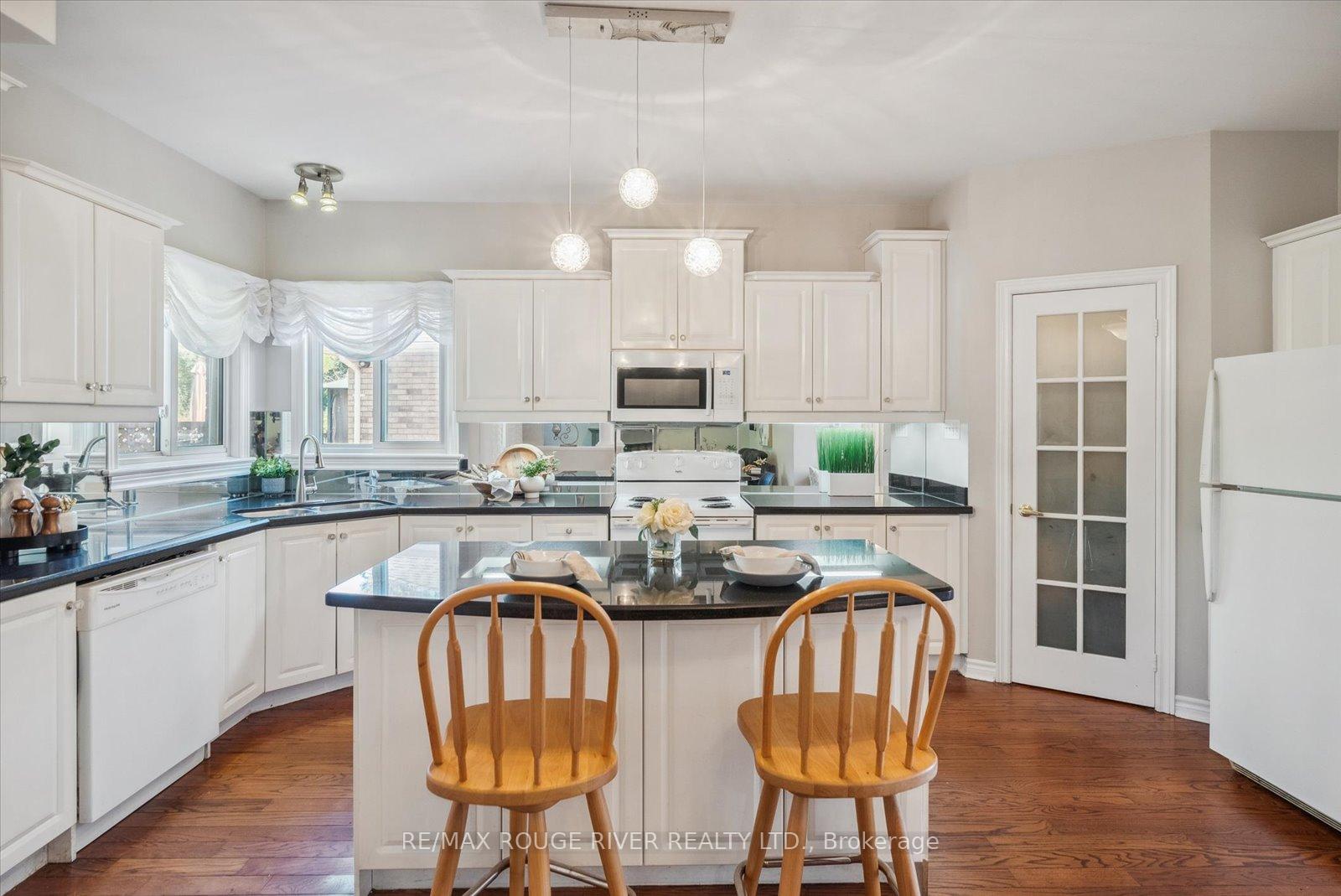 Photo 10 of 14 Selleck Lane, Oshawa, Samac — HOMEH