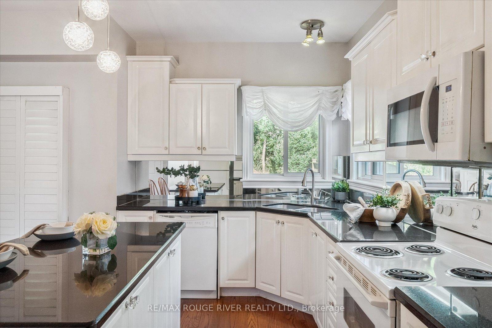 Photo 11 of 14 Selleck Lane, Oshawa, Samac — HOMEH