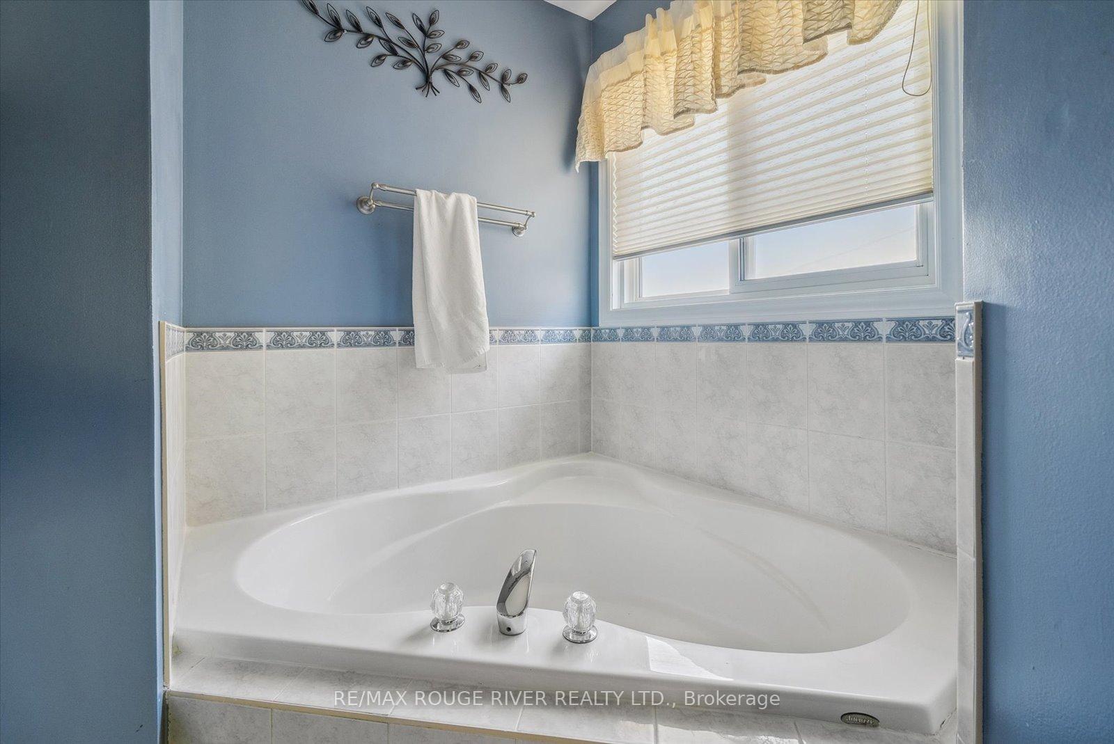 Photo 15 of 14 Selleck Lane, Oshawa, Samac — HOMEH