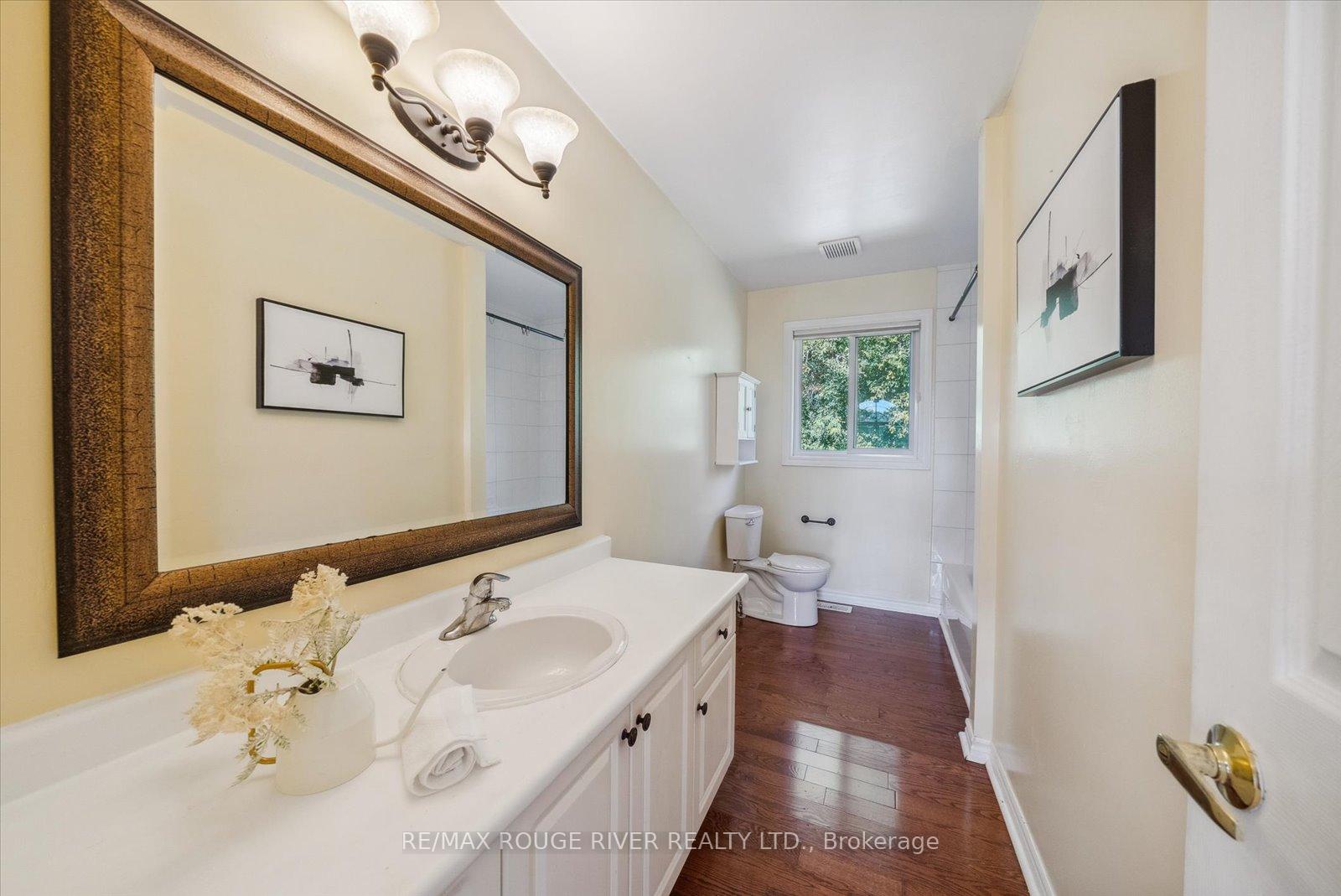 Photo 9 of 14 Selleck Lane, Oshawa, Samac — HOMEH