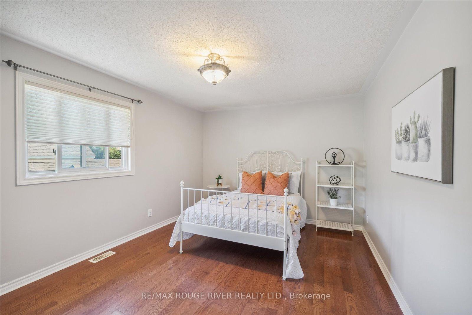 Photo 14 of 14 Selleck Lane, Oshawa, Samac — HOMEH