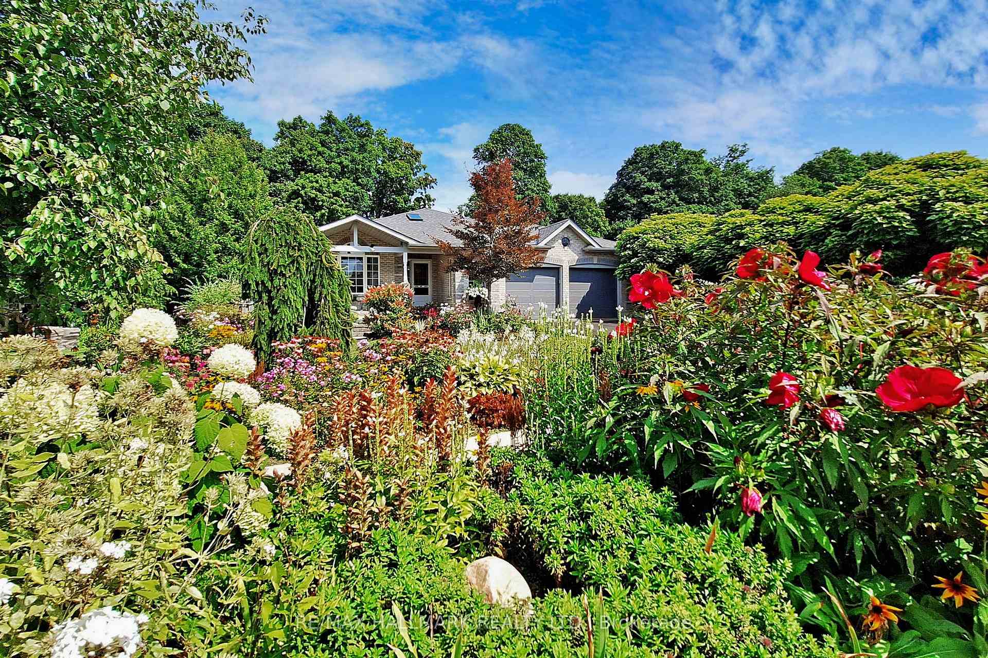Photo 3 of 86 Osprey Ridge Road, Barrie, Little Lake — HOMEH