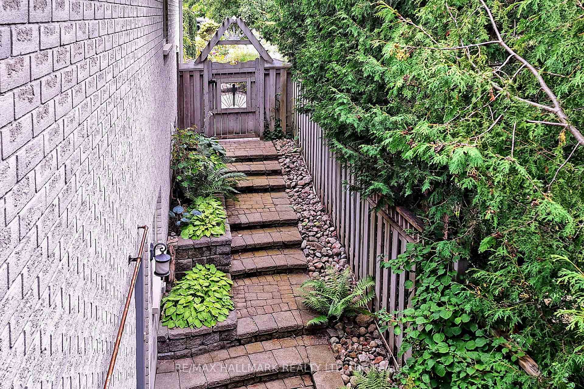 Photo 12 of 86 Osprey Ridge Road, Barrie, Little Lake — HOMEH