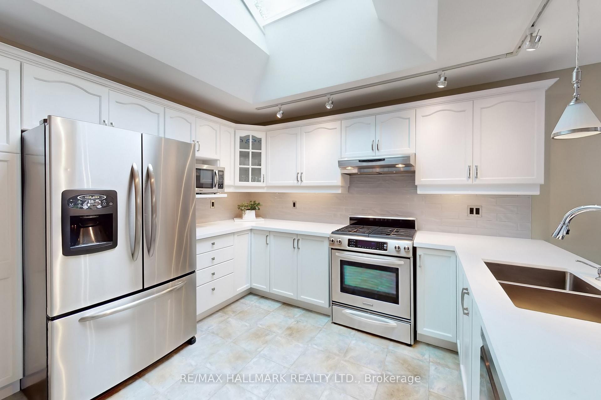 Photo 7 of 86 Osprey Ridge Road, Barrie, Little Lake — HOMEH