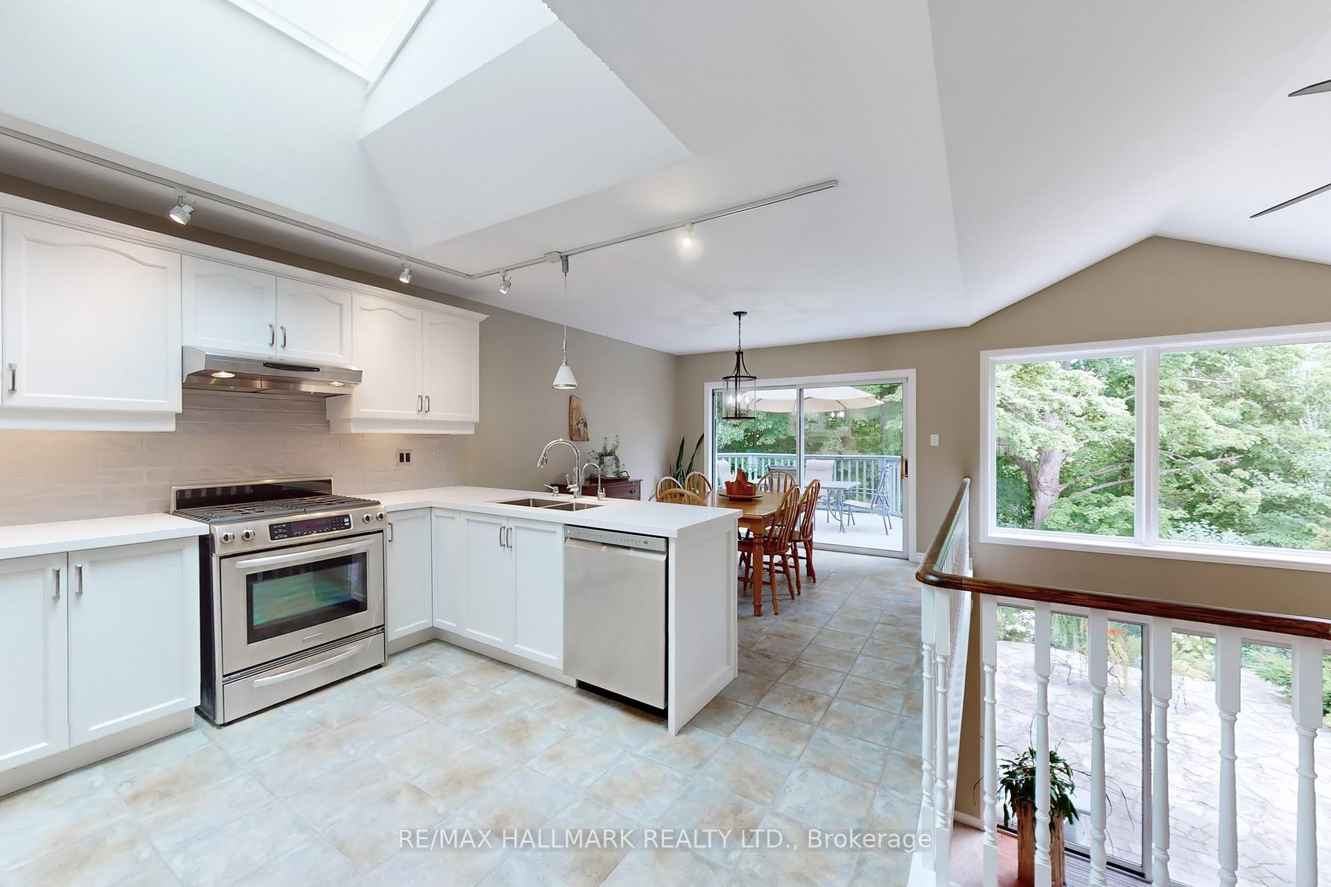Photo 15 of 86 Osprey Ridge Road, Barrie, Little Lake — HOMEH