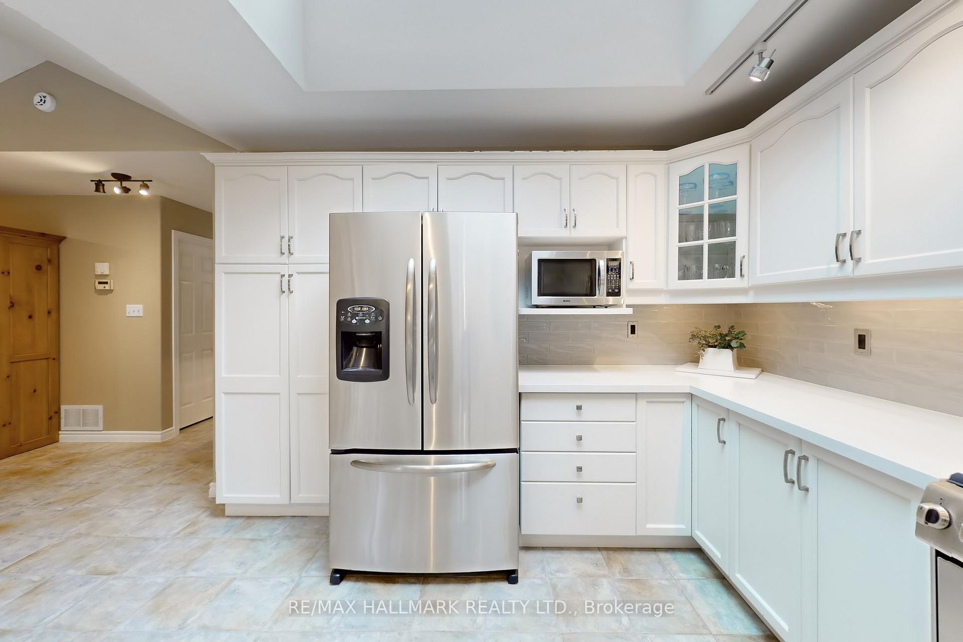 Photo 9 of 86 Osprey Ridge Road, Barrie, Little Lake — HOMEH