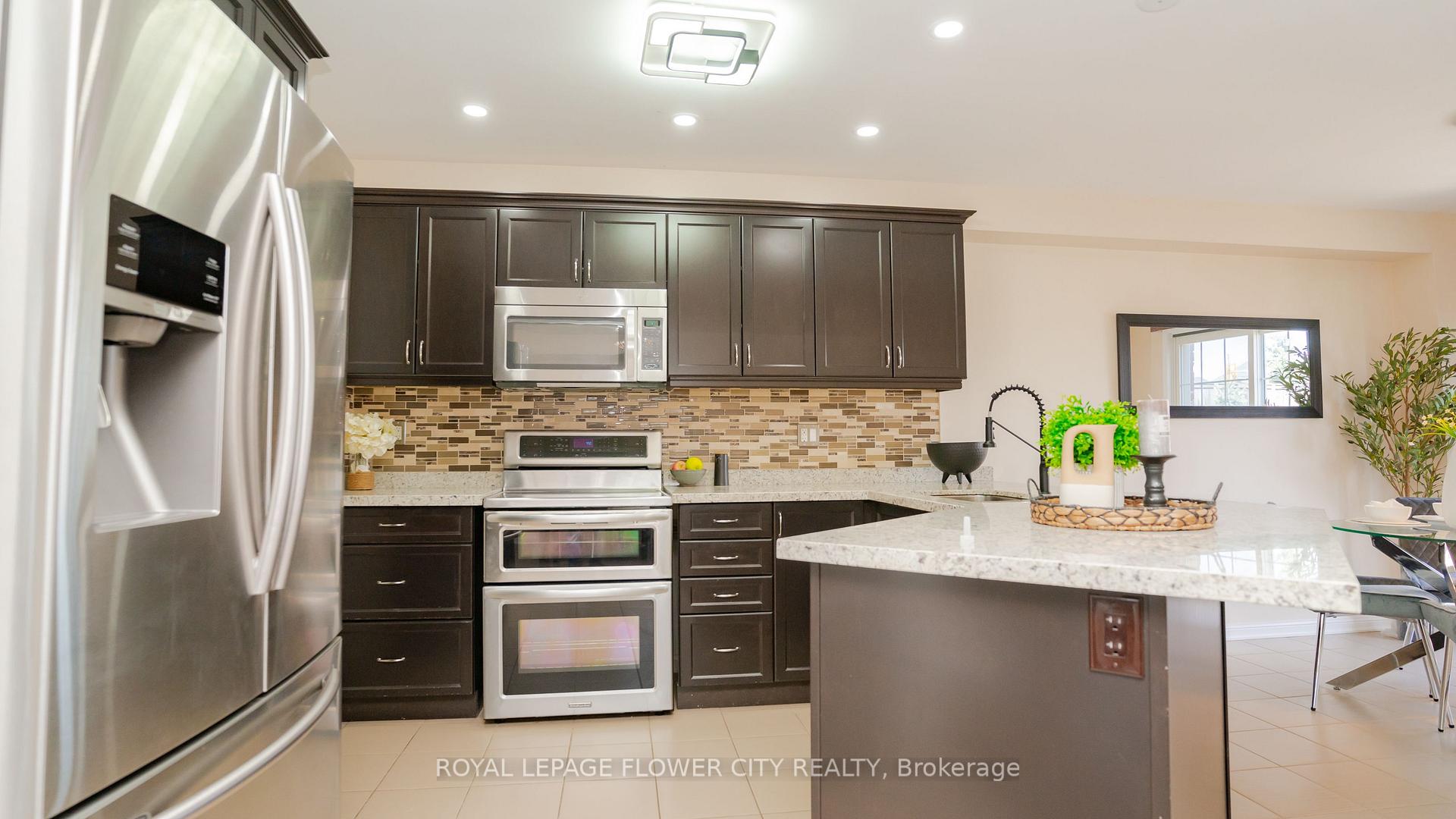 Photo 9 of 113 Vanhorne Close, Brampton, Northwest Brampton — HOMEH