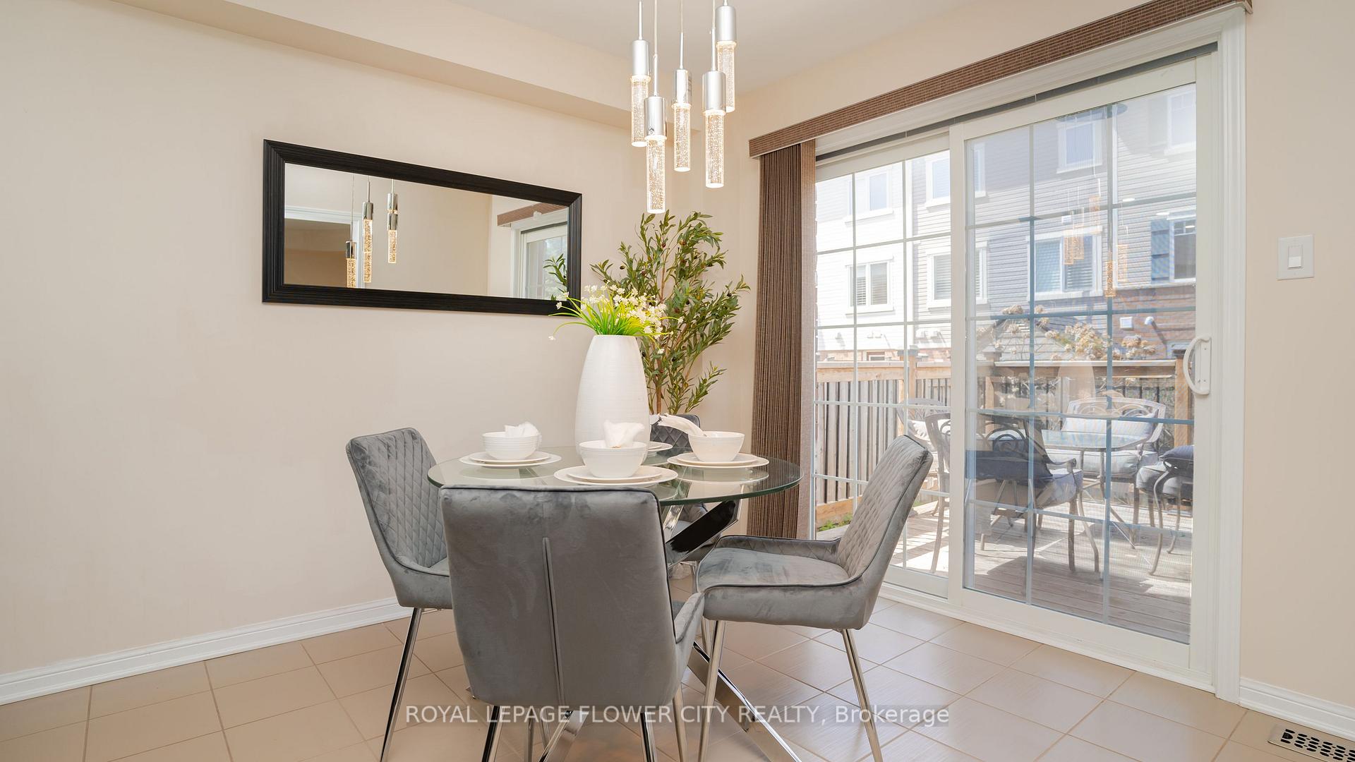 Photo 8 of 113 Vanhorne Close, Brampton, Northwest Brampton — HOMEH