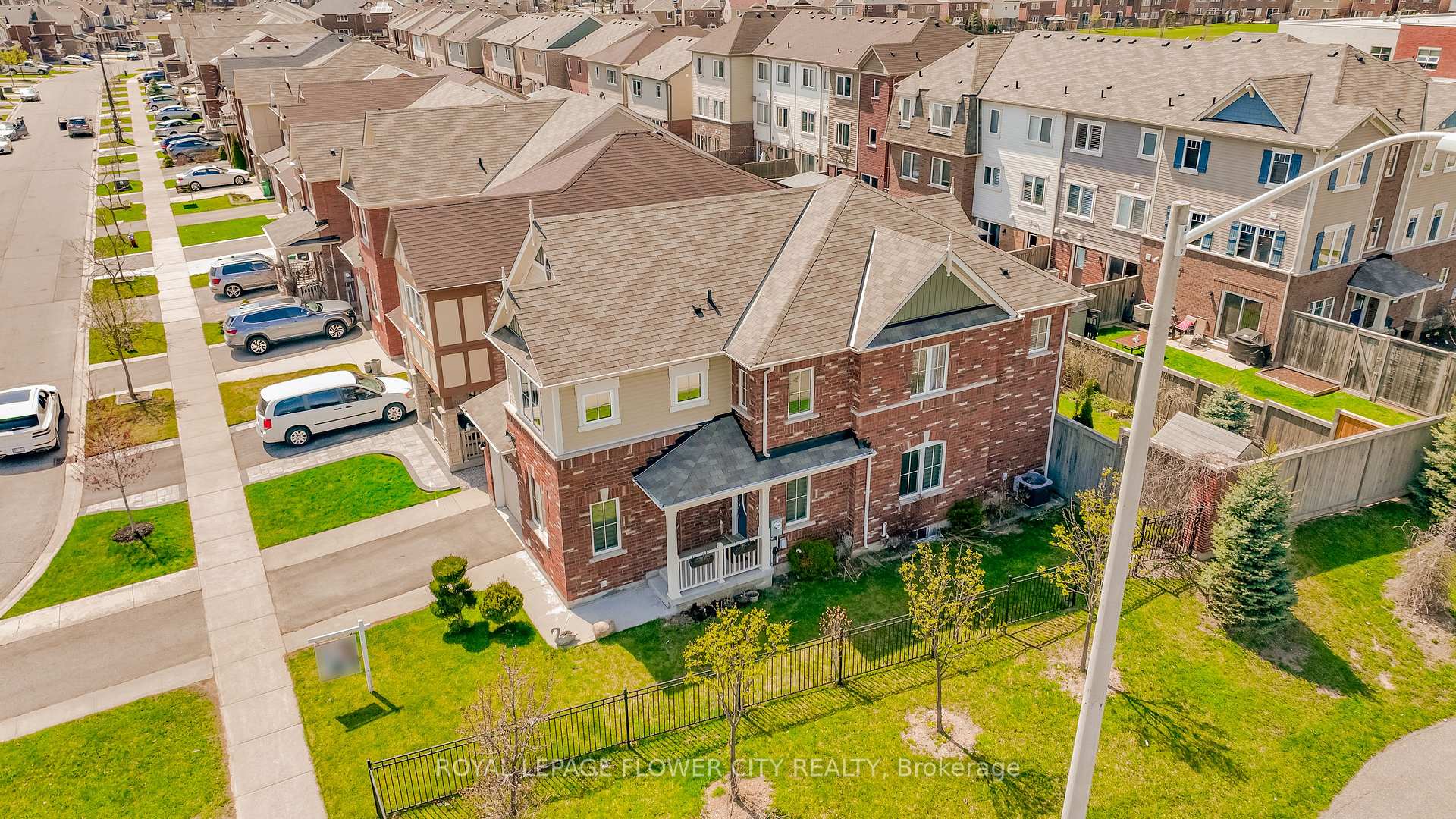 Photo 36 of 113 Vanhorne Close, Brampton, Northwest Brampton — HOMEH