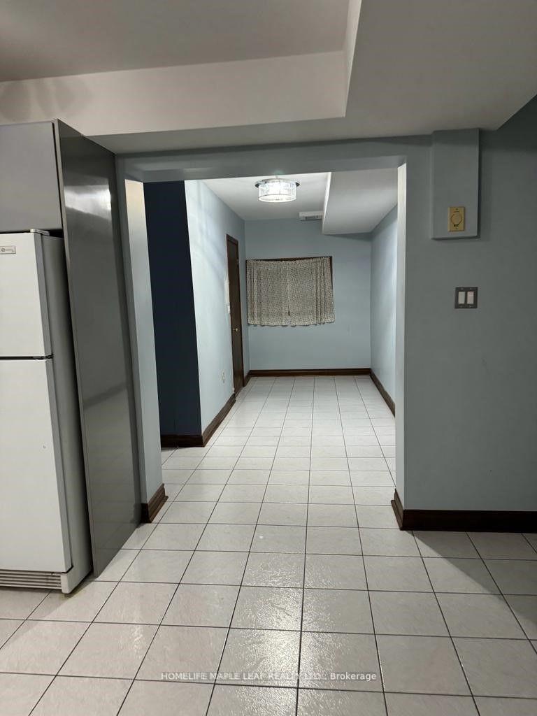 Photo 5 of Unit Bsmt, 8 Delray Court, Brampton, Toronto Gore Rural Estate — HOMEH