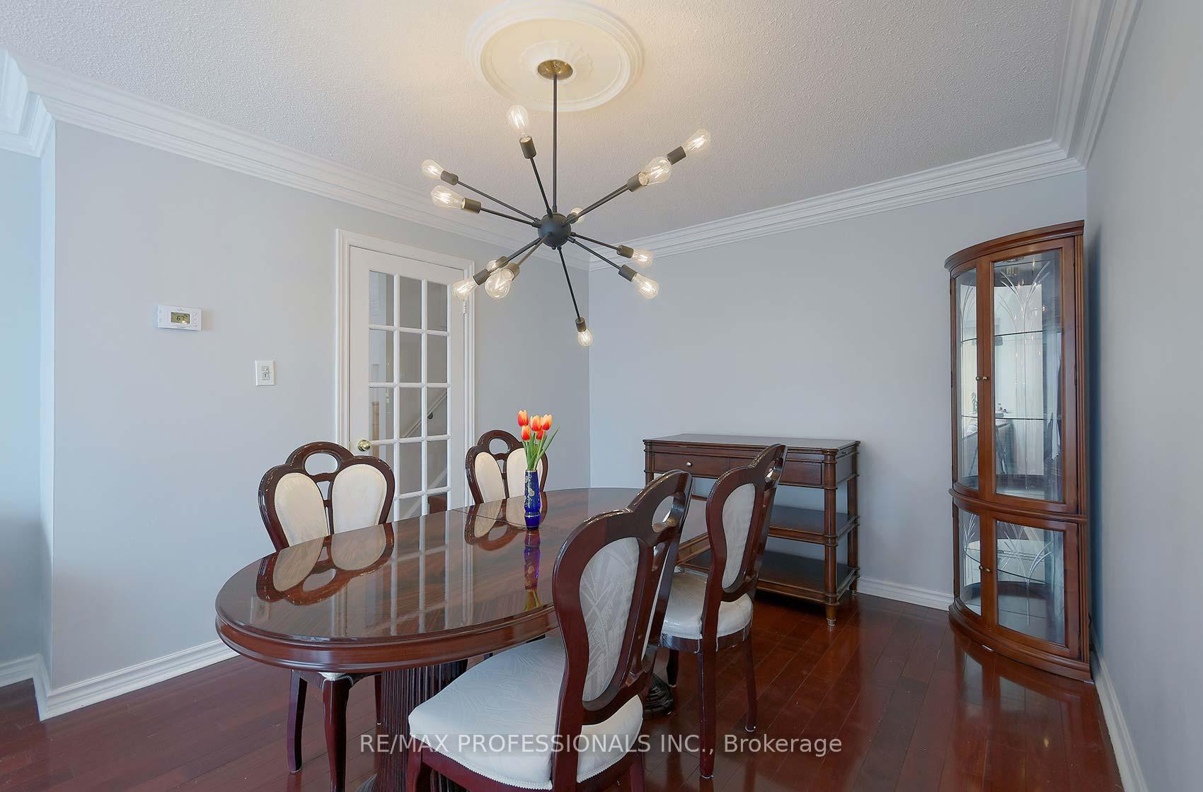 Photo 5 of 42 Nancy McCredie Drive, Brampton, Brampton West — HOMEH