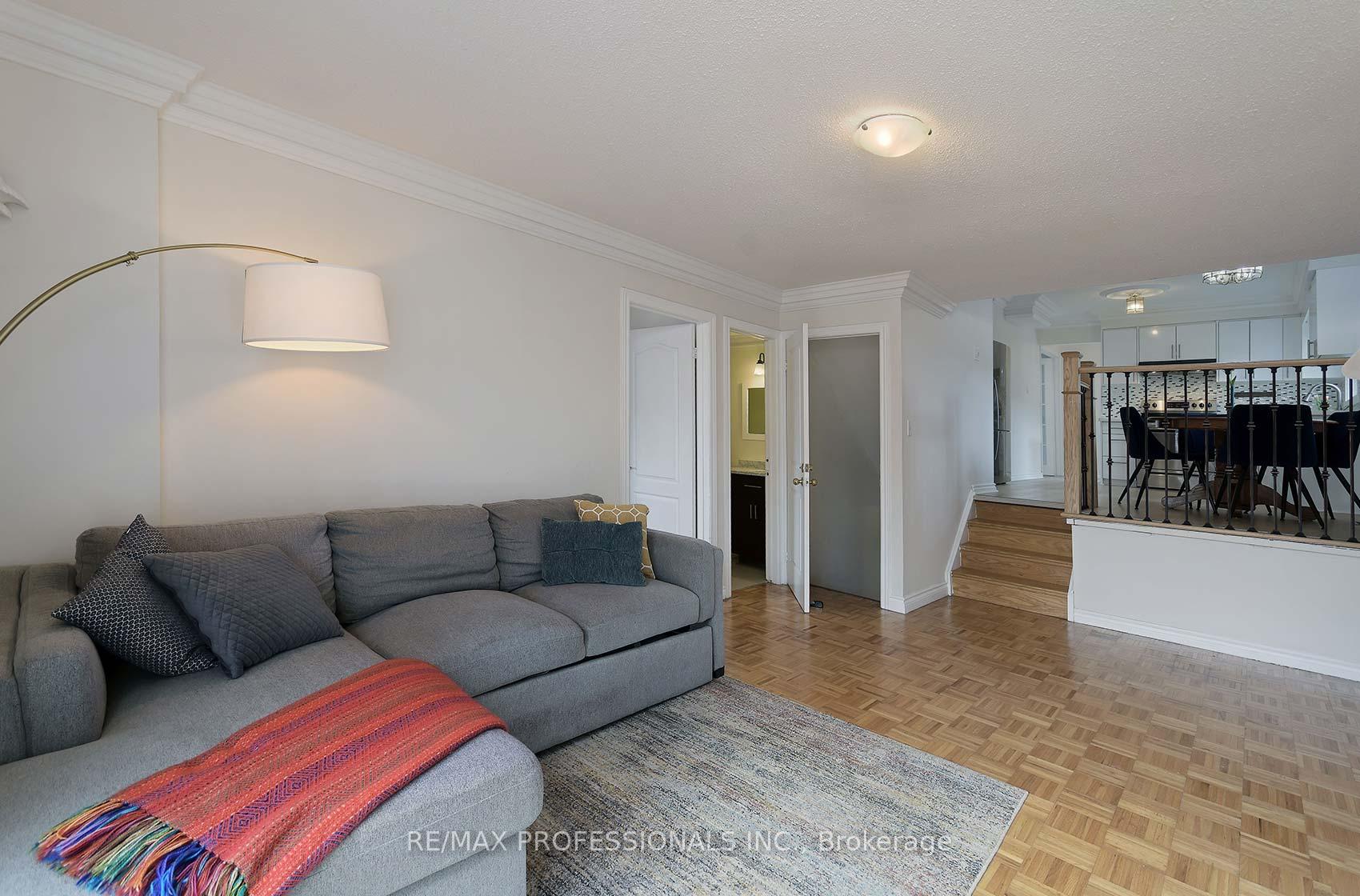 Photo 3 of 42 Nancy McCredie Drive, Brampton, Brampton West — HOMEH