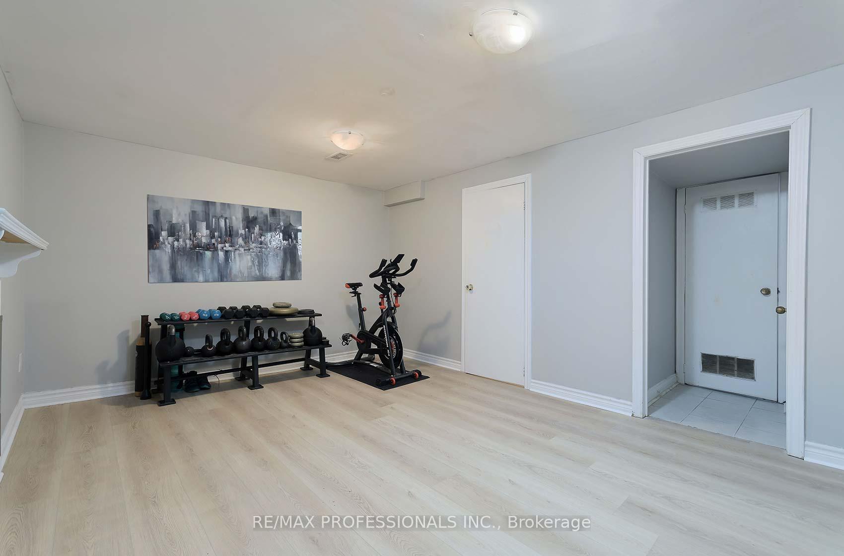 Photo 8 of 42 Nancy McCredie Drive, Brampton, Brampton West — HOMEH