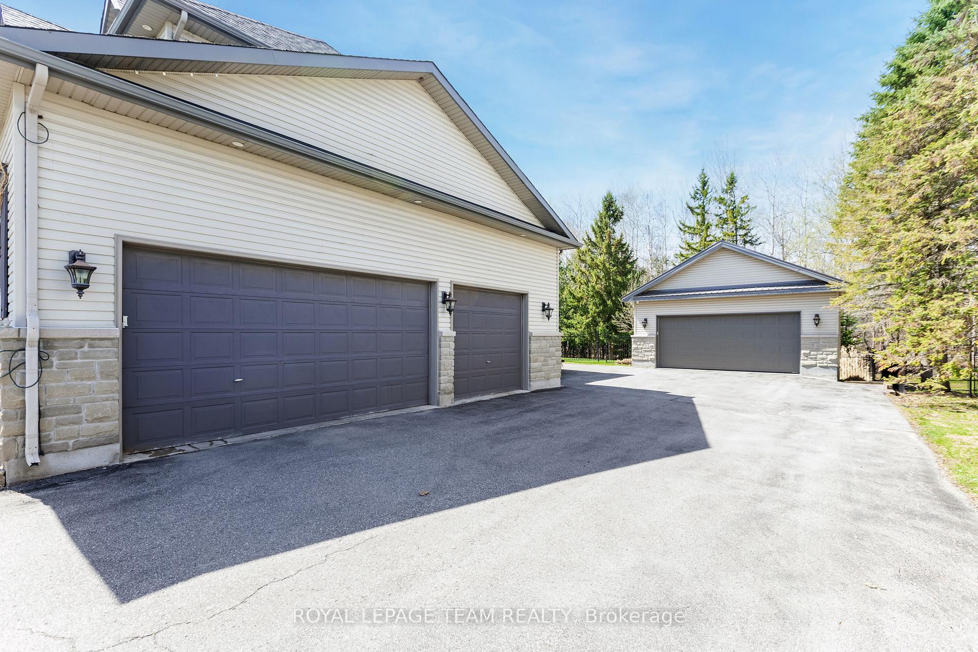 Photo 40 of 24 Cypress Garden, Ottawa, Stittsville (South) — HOMEH