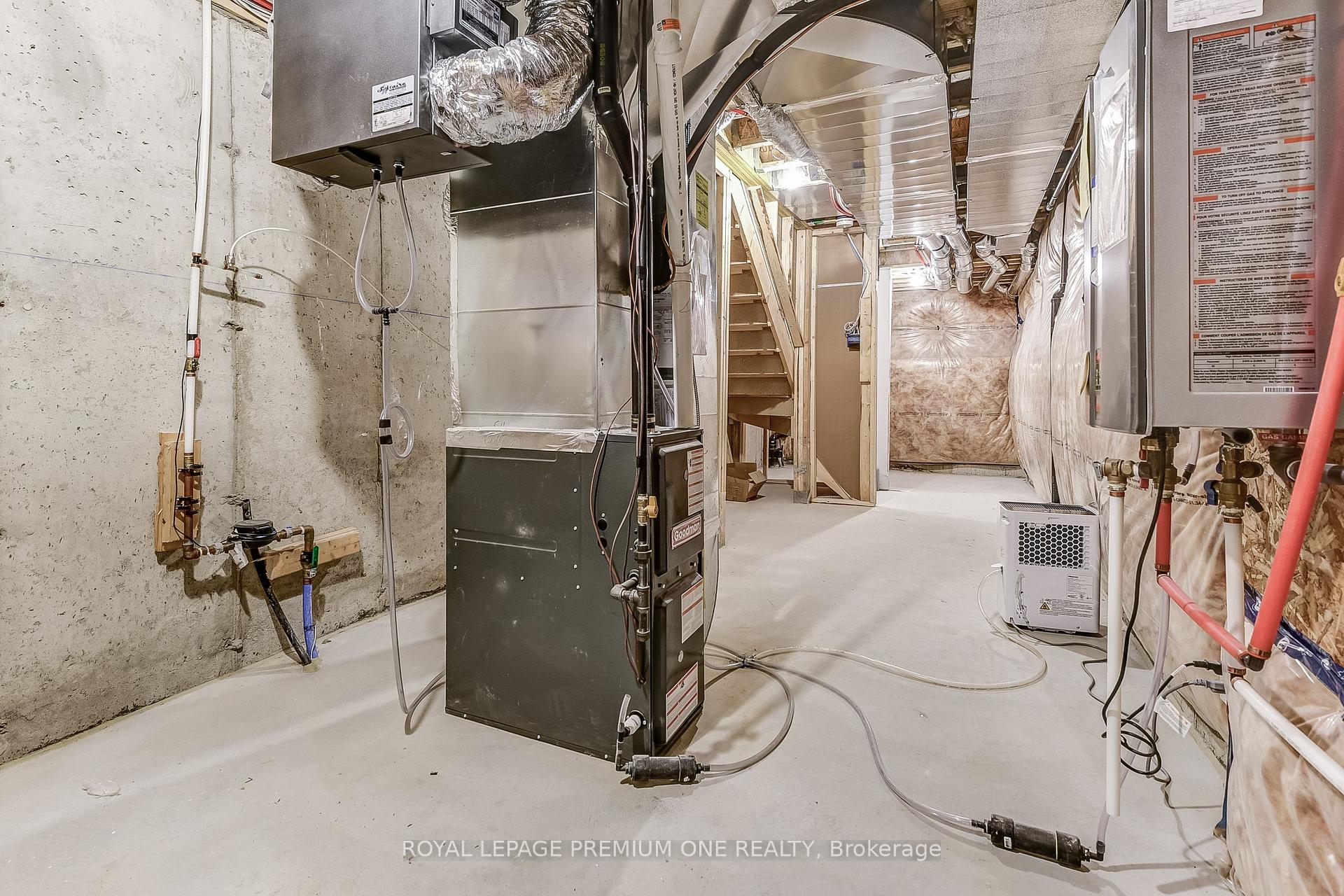 Photo 37 of 66 Thule Street N, Vaughan, Vellore Village — HOMEH