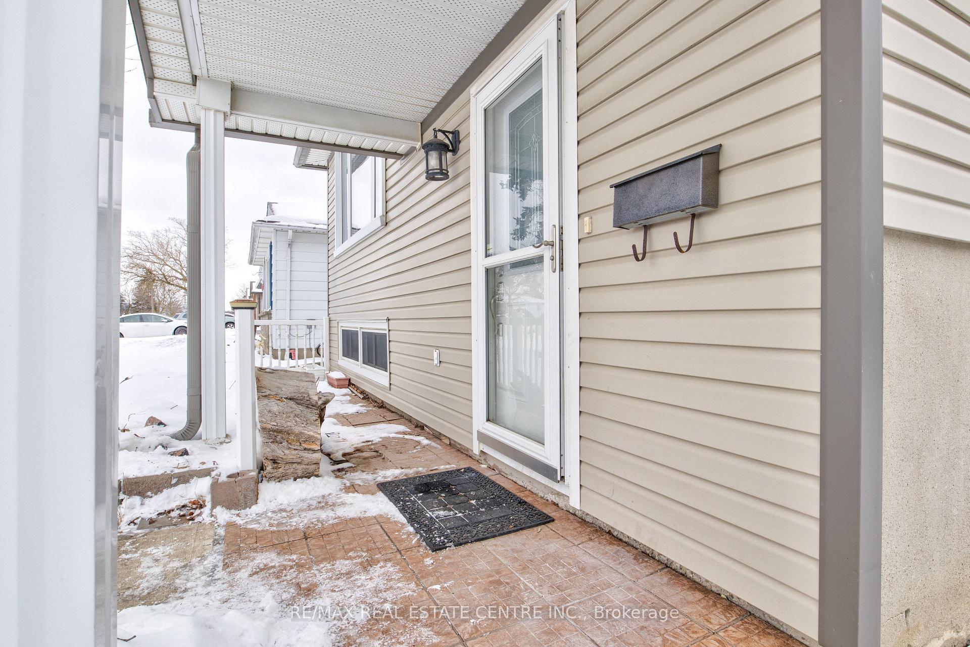 Photo 4 of 74 Elm Ridge Drive, Kitchener — HOMEH