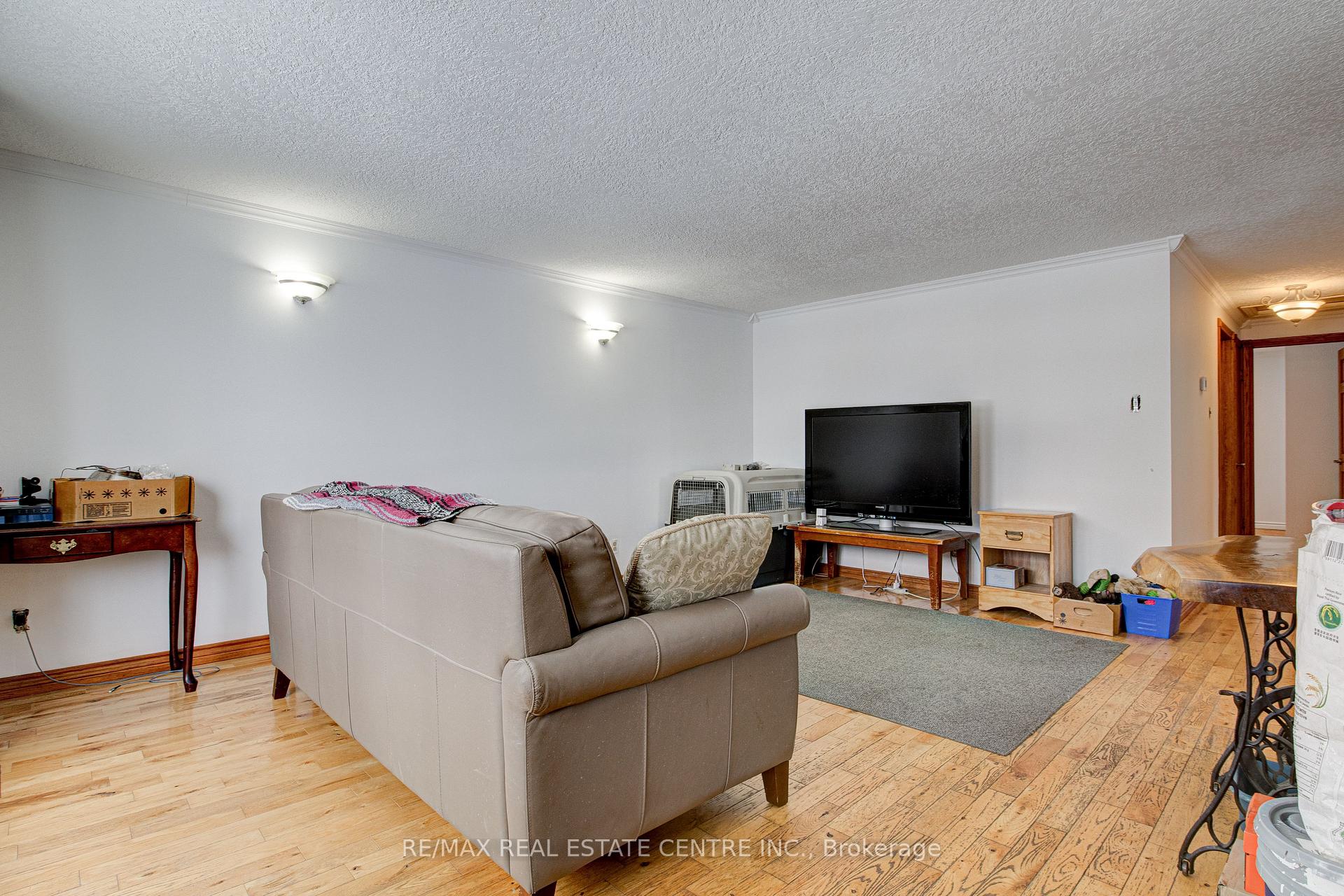 Photo 8 of 74 Elm Ridge Drive, Kitchener — HOMEH