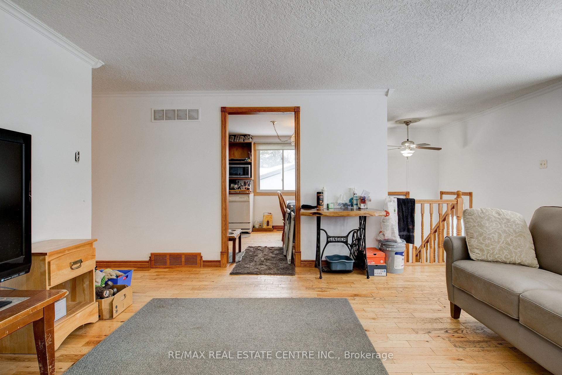 Photo 2 of 74 Elm Ridge Drive, Kitchener — HOMEH