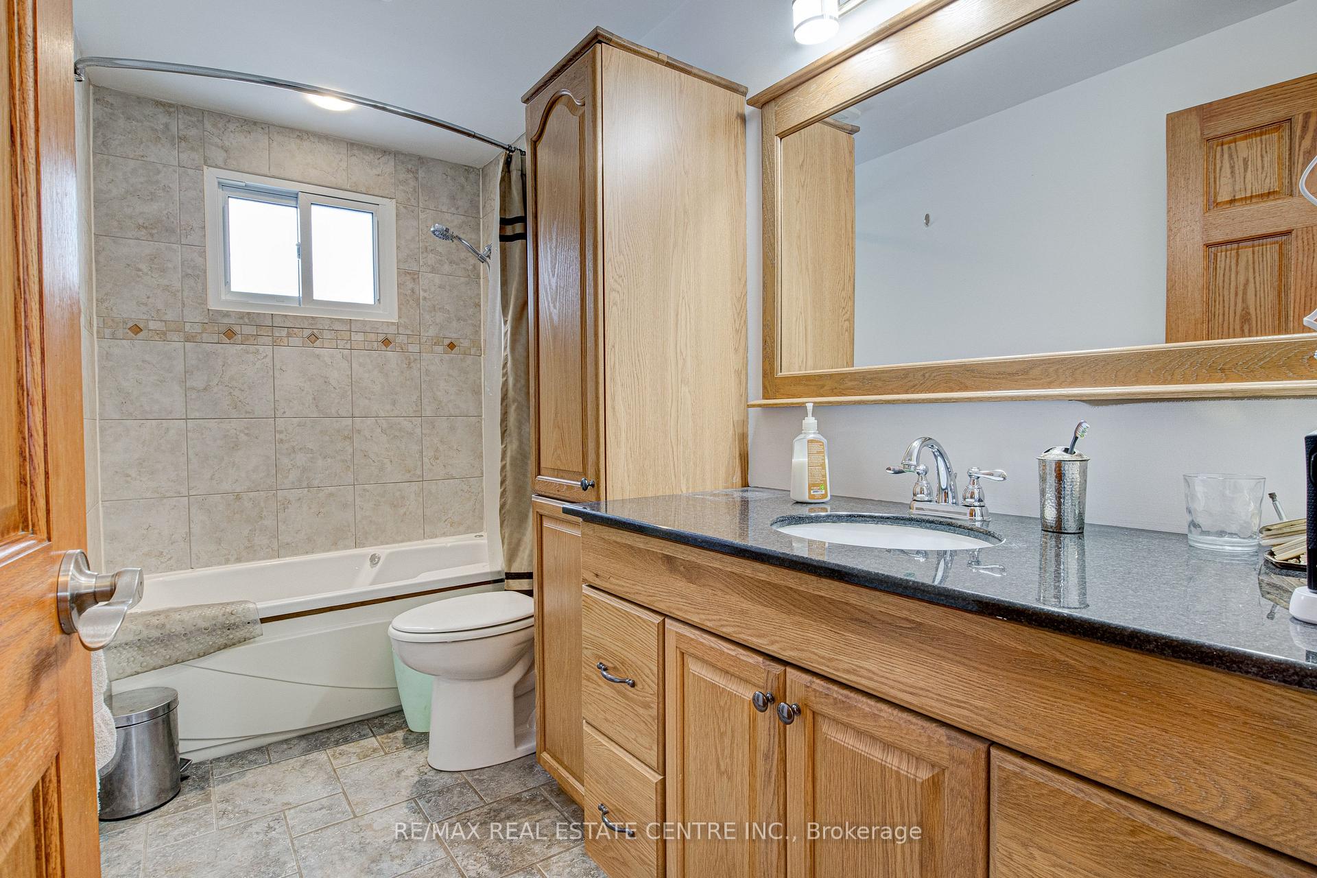 Photo 13 of 74 Elm Ridge Drive, Kitchener — HOMEH