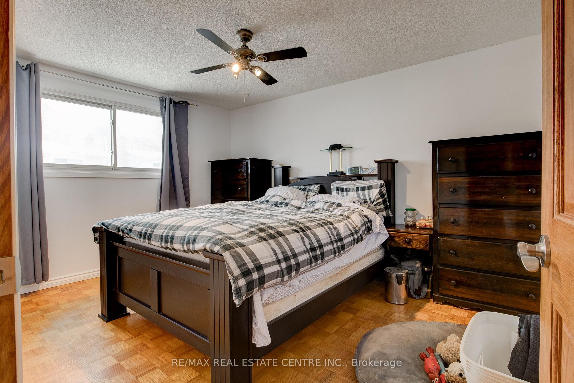 Photo 3 of 74 Elm Ridge Drive, Kitchener — HOMEH