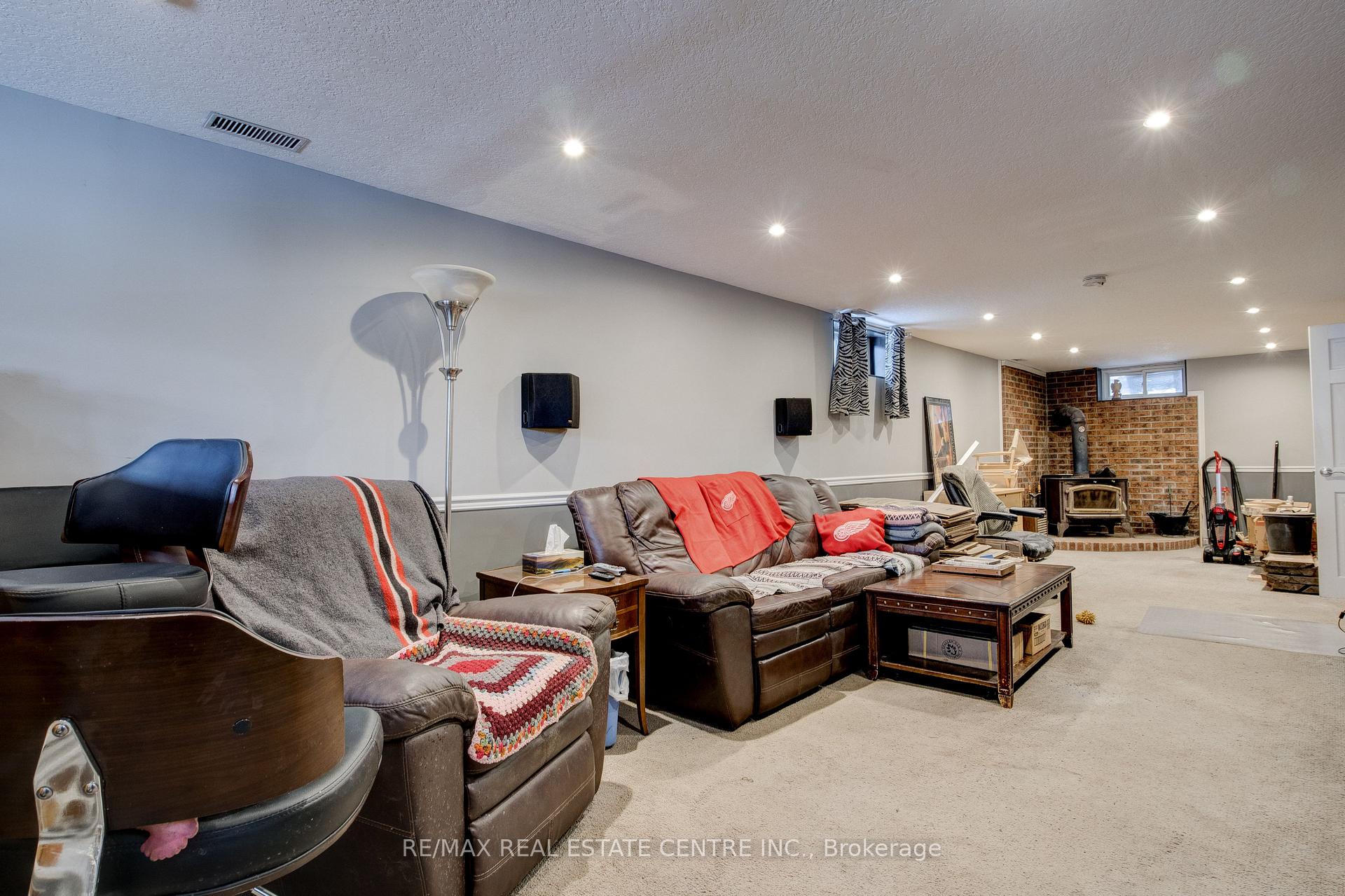 Photo 12 of 74 Elm Ridge Drive, Kitchener — HOMEH