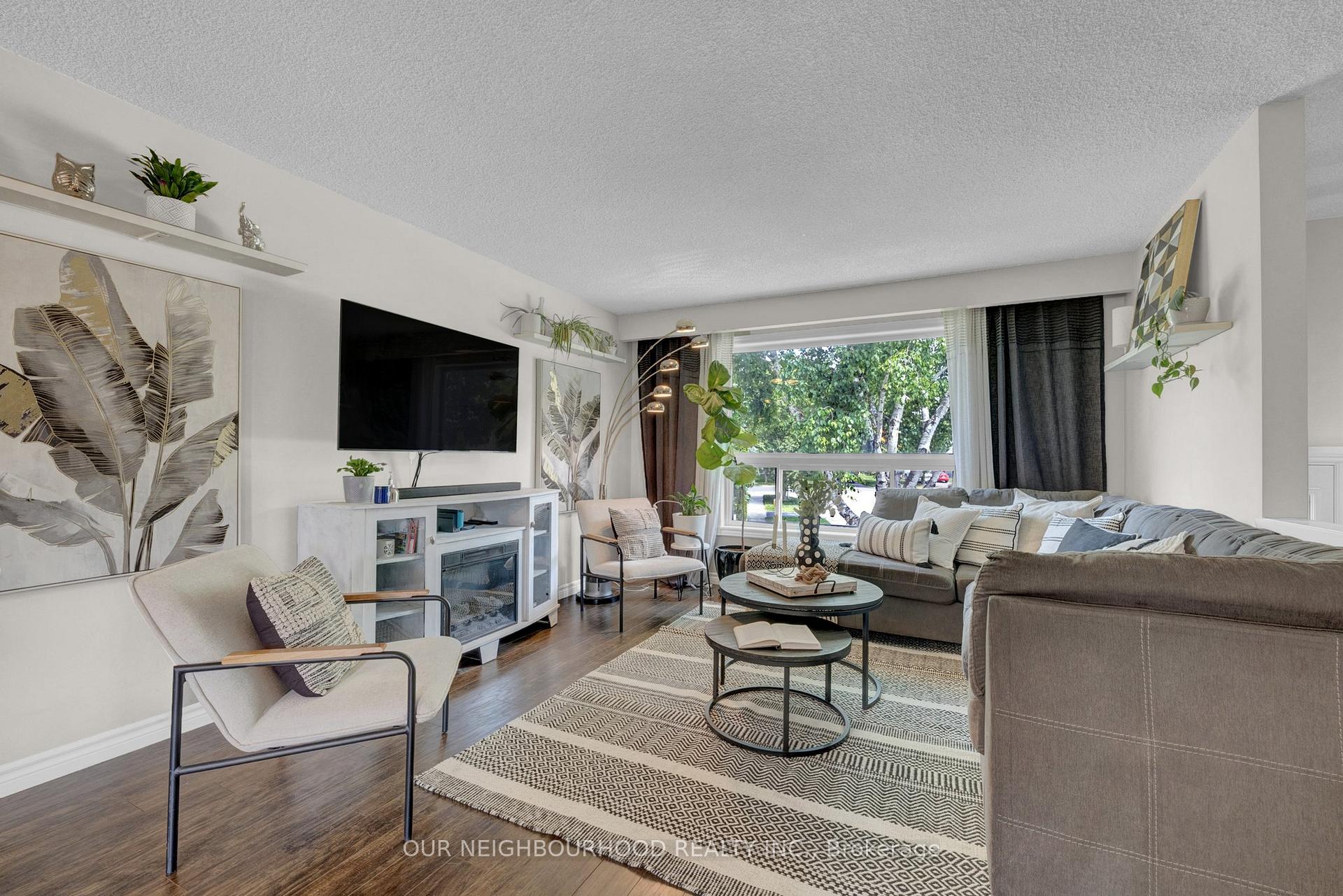 Photo 4 of 8 Chantel Court, Clarington, Bowmanville — HOMEH