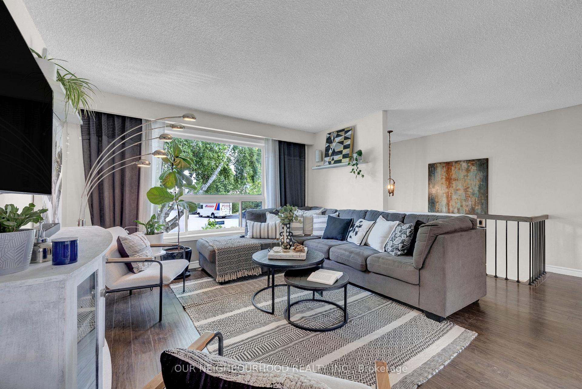 Photo 5 of 8 Chantel Court, Clarington, Bowmanville — HOMEH