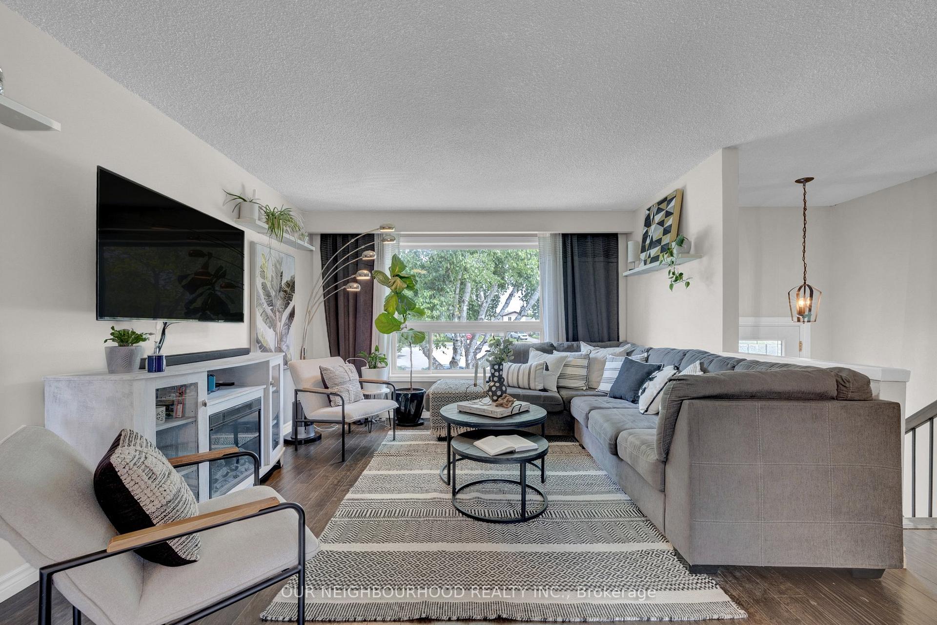 Photo 7 of 8 Chantel Court, Clarington, Bowmanville — HOMEH