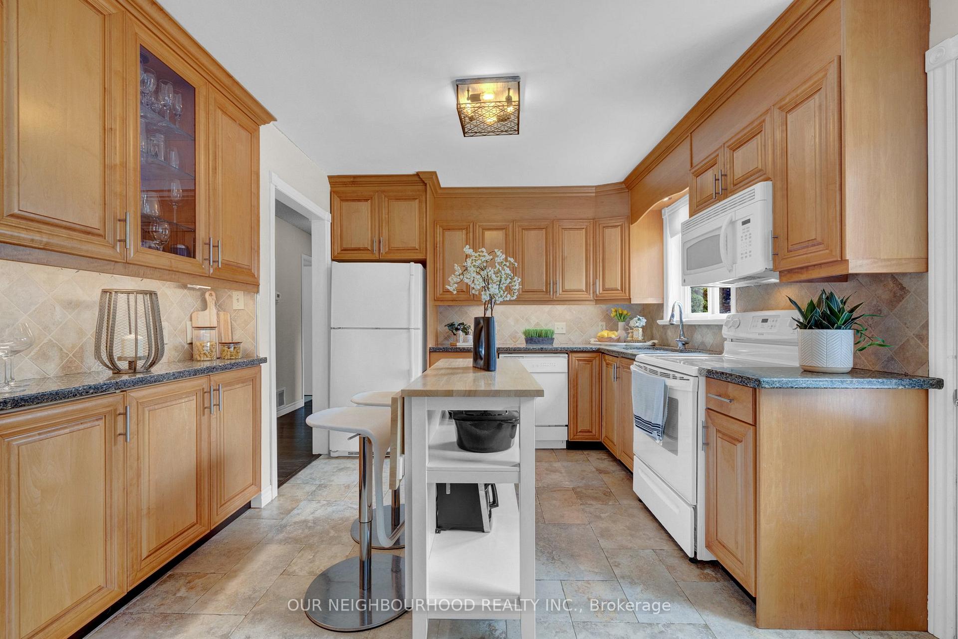 Photo 12 of 8 Chantel Court, Clarington, Bowmanville — HOMEH
