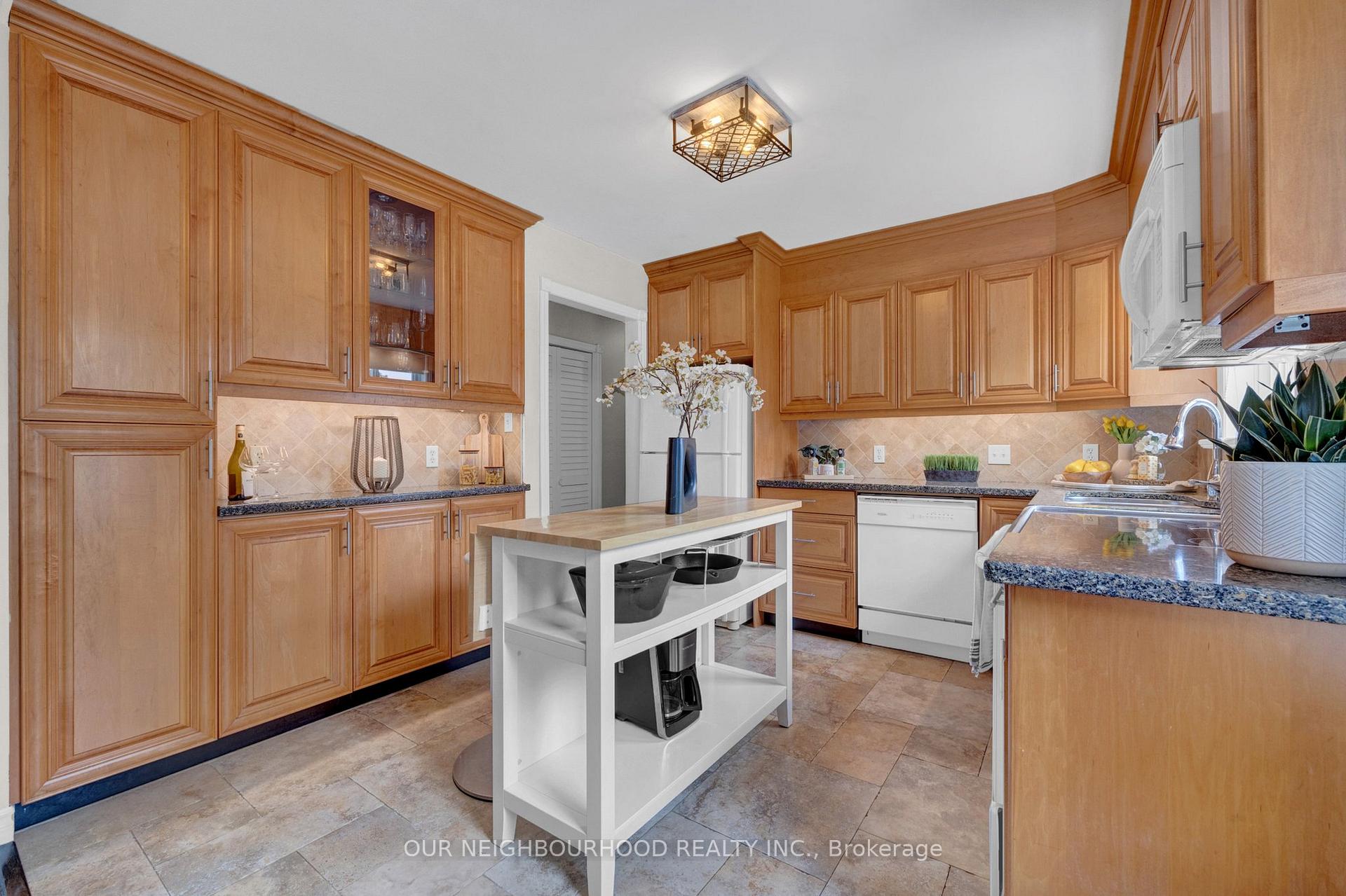 Photo 13 of 8 Chantel Court, Clarington, Bowmanville — HOMEH