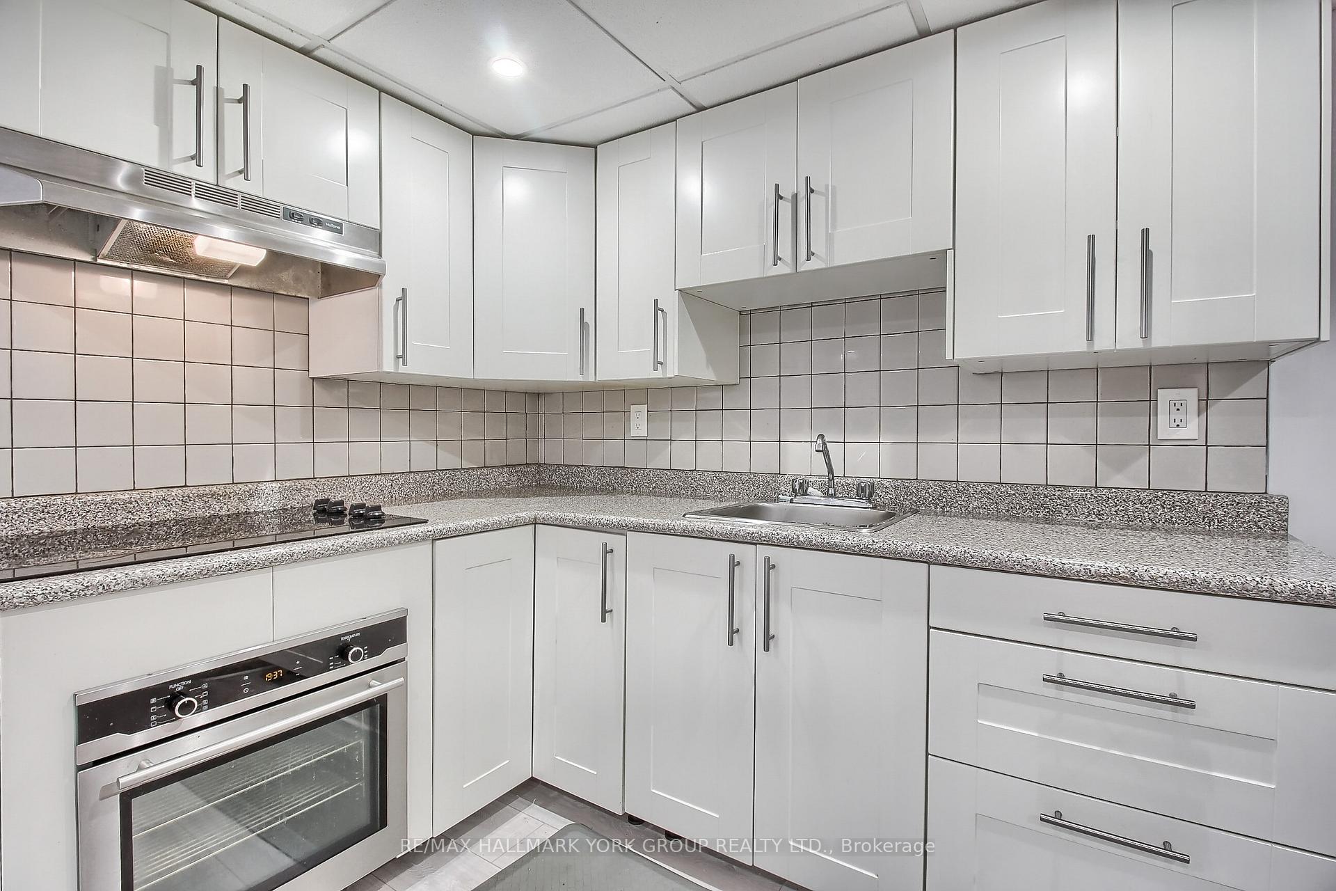 Photo 2 of Unit Basement, 37 Stoddart Drive, Aurora, Aurora Highlands — HOMEH