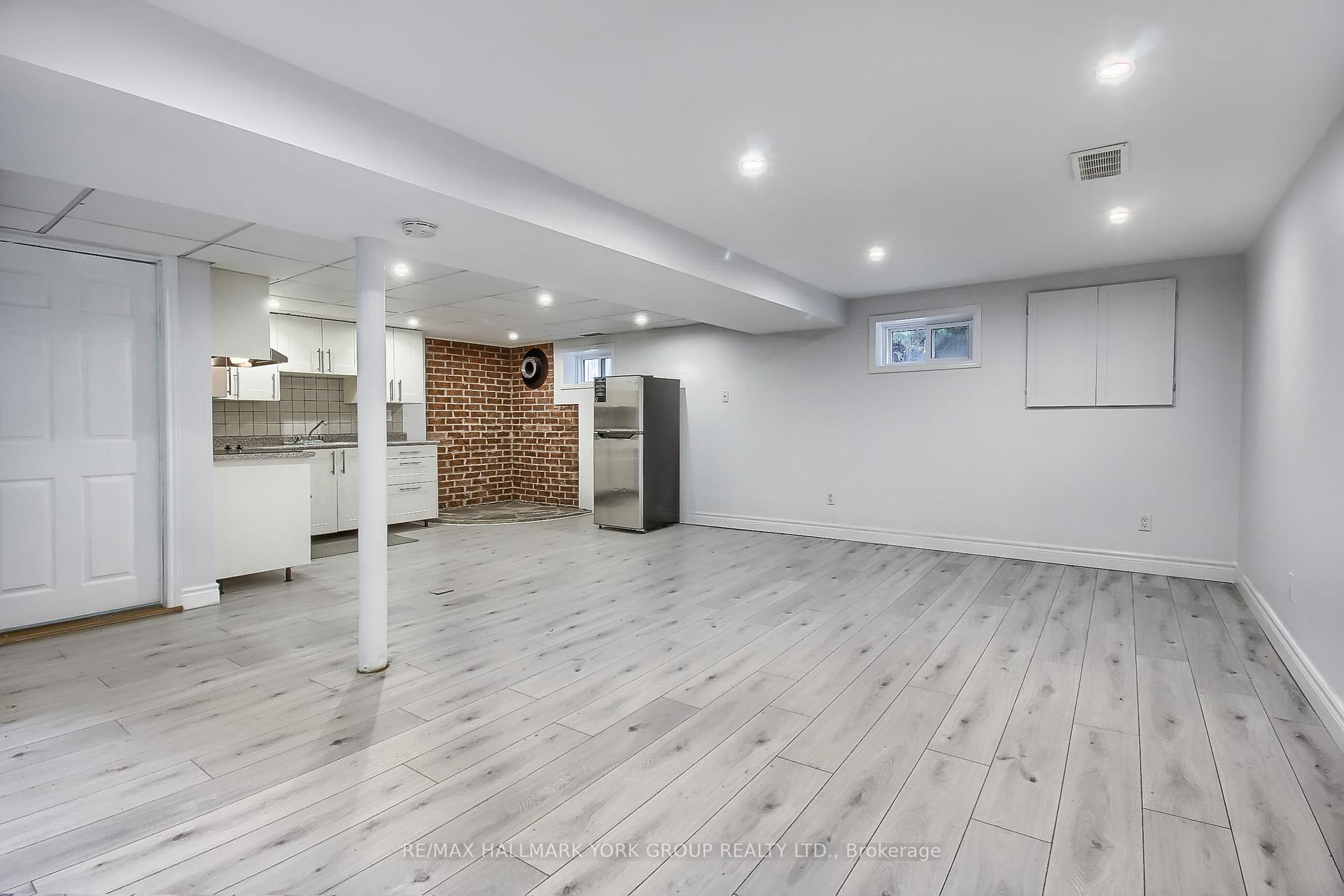 Photo 4 of Unit Basement, 37 Stoddart Drive, Aurora, Aurora Highlands — HOMEH