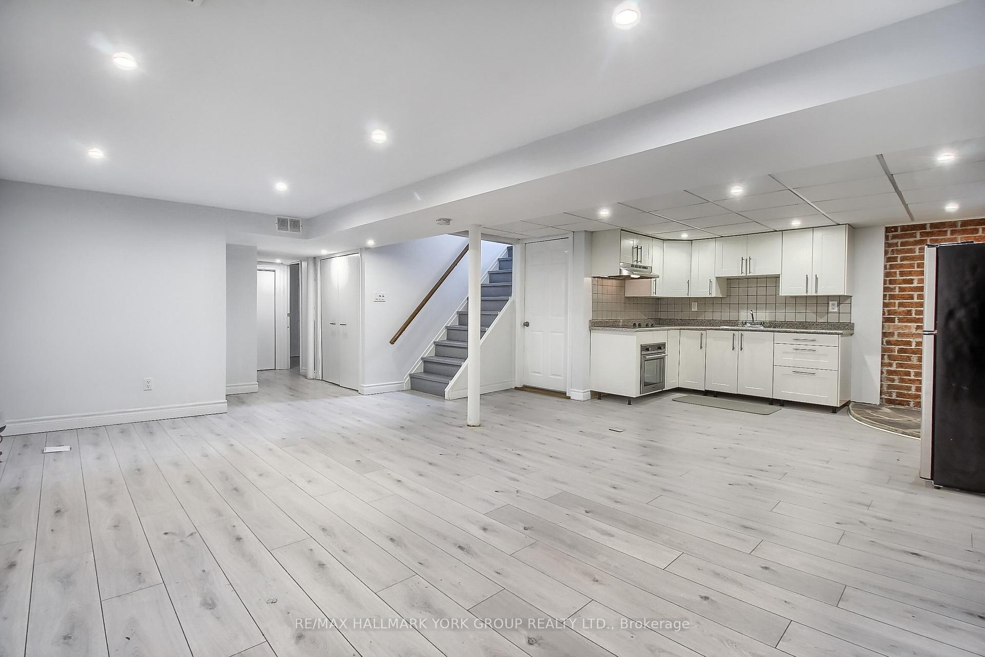 Photo 6 of Unit Basement, 37 Stoddart Drive, Aurora, Aurora Highlands — HOMEH