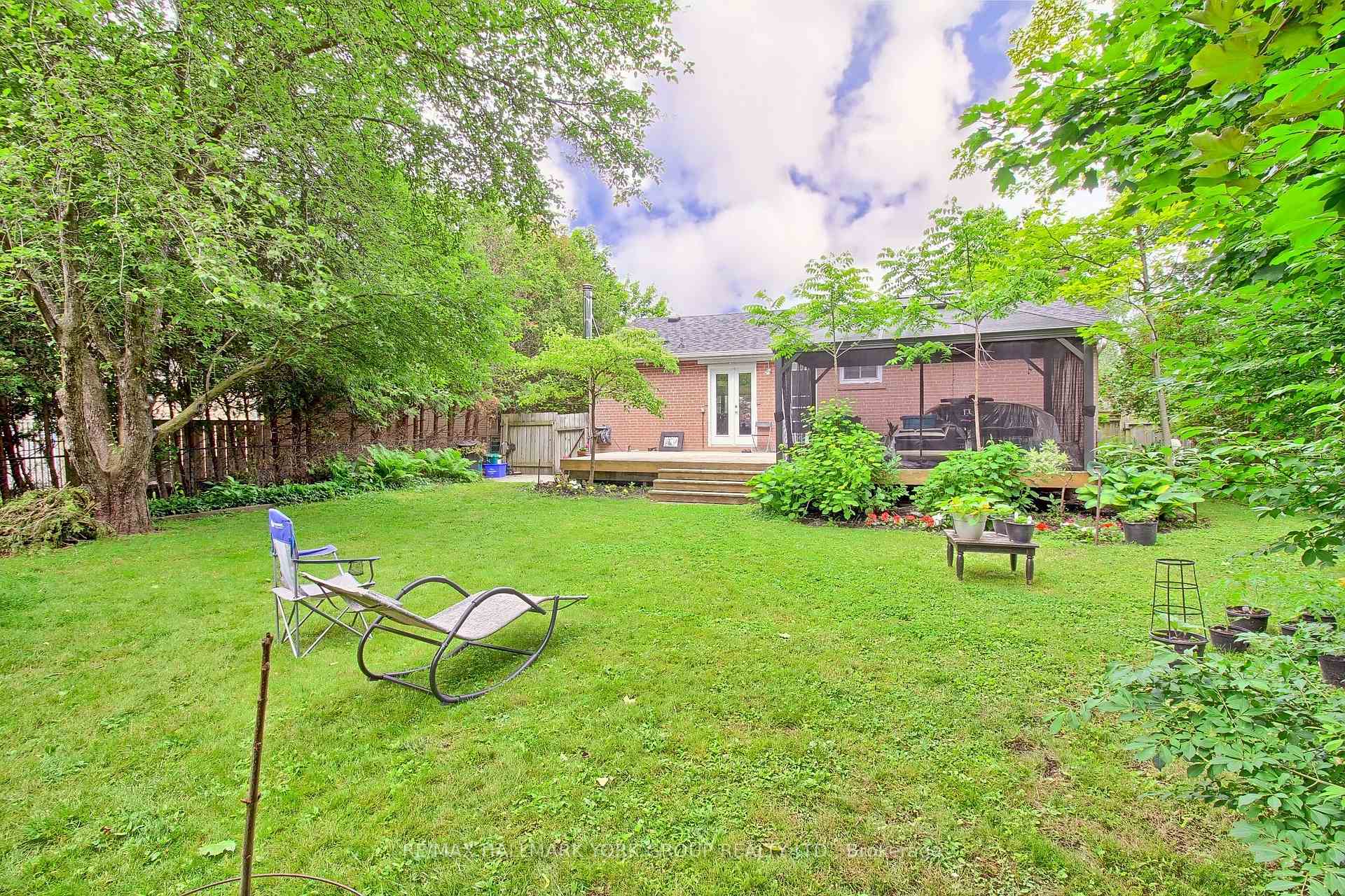 Photo 22 of Unit Basement, 37 Stoddart Drive, Aurora, Aurora Highlands — HOMEH