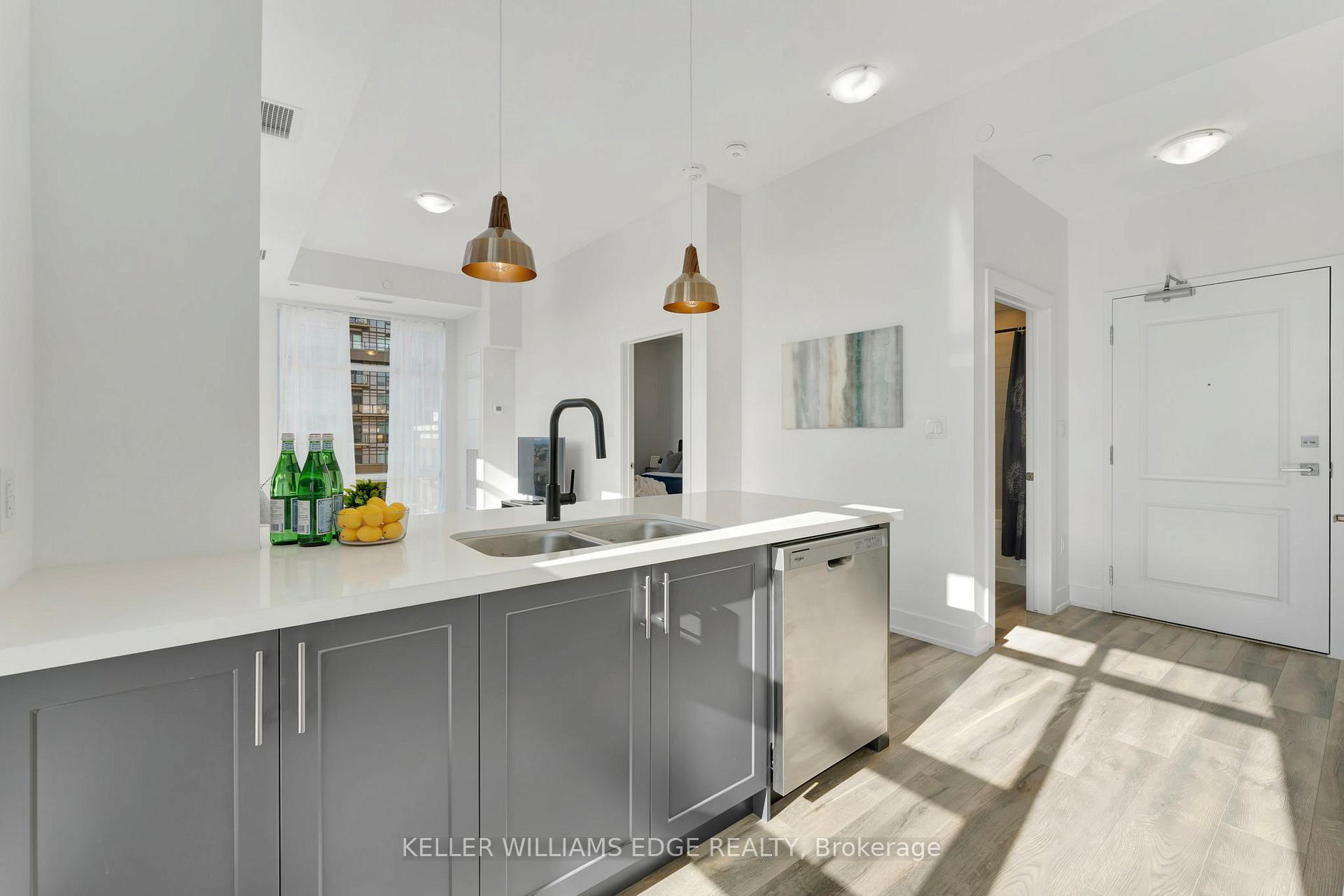 Photo 3 of Unit 626, 10 Mallard Trail, Hamilton, Waterdown — HOMEH