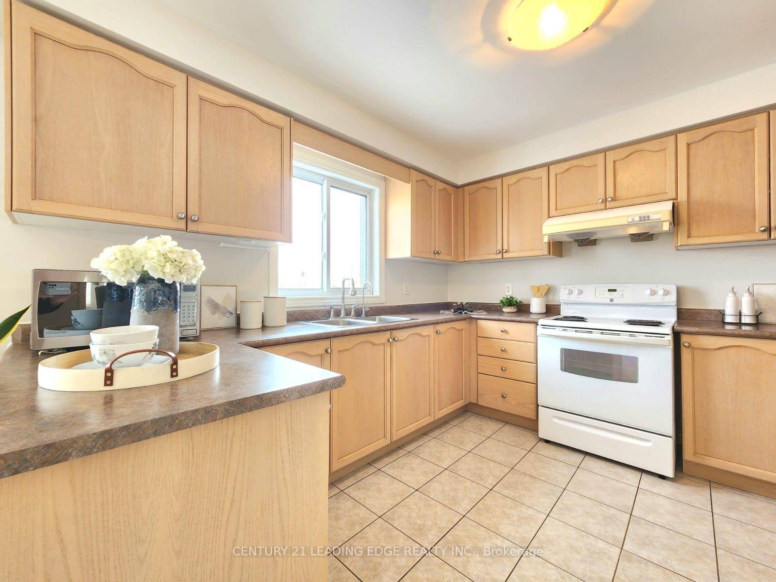 Photo 4 of 22 Grant's Way, Barrie, Ardagh — HOMEH