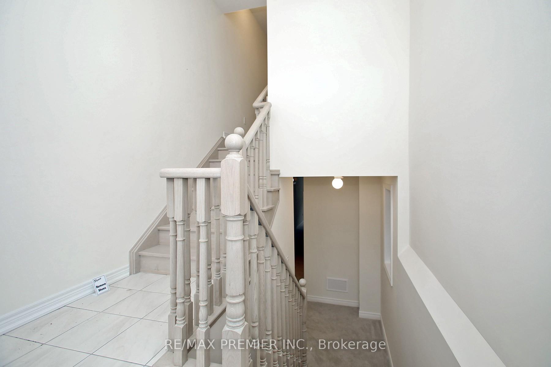 Photo 3 of 81 Kinloss Street, Vaughan, Kleinburg — HOMEH
