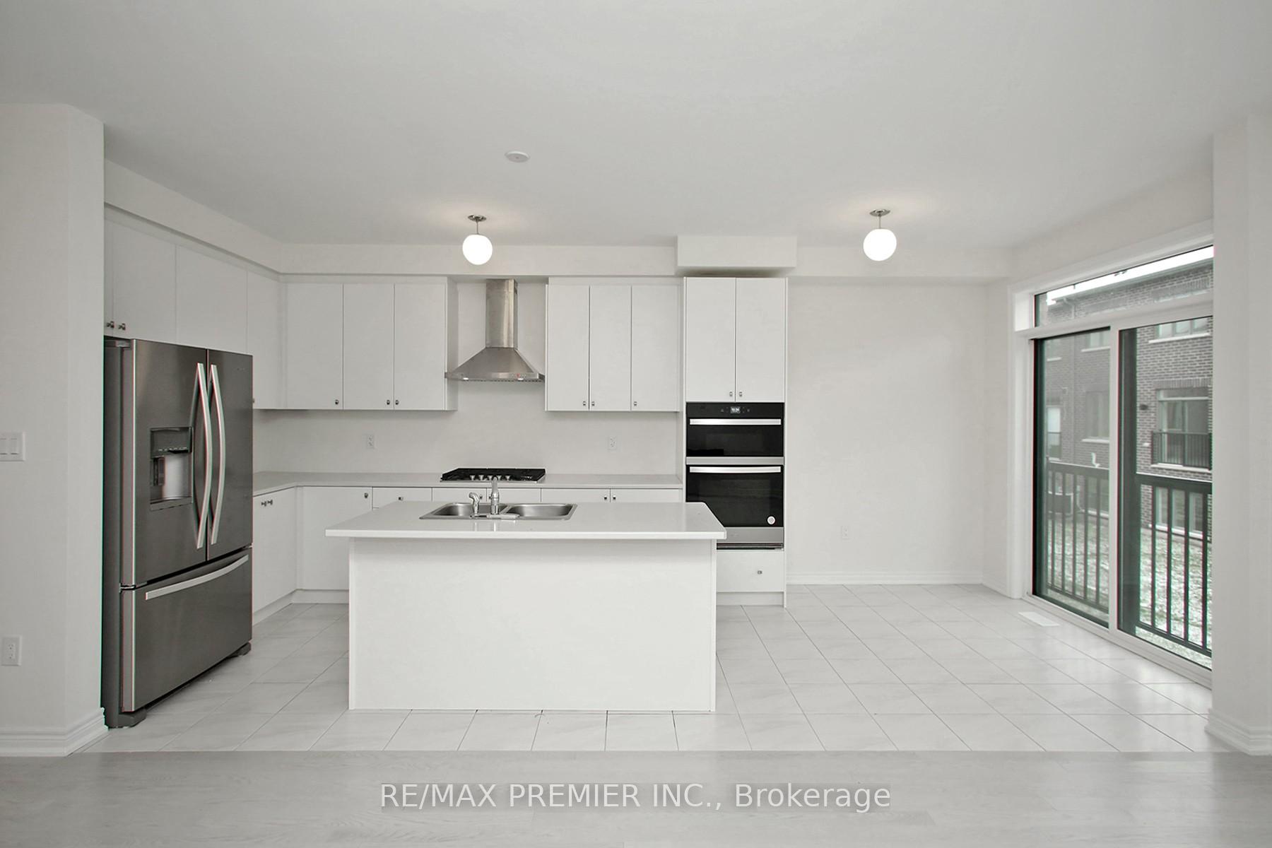 Photo 5 of 81 Kinloss Street, Vaughan, Kleinburg — HOMEH